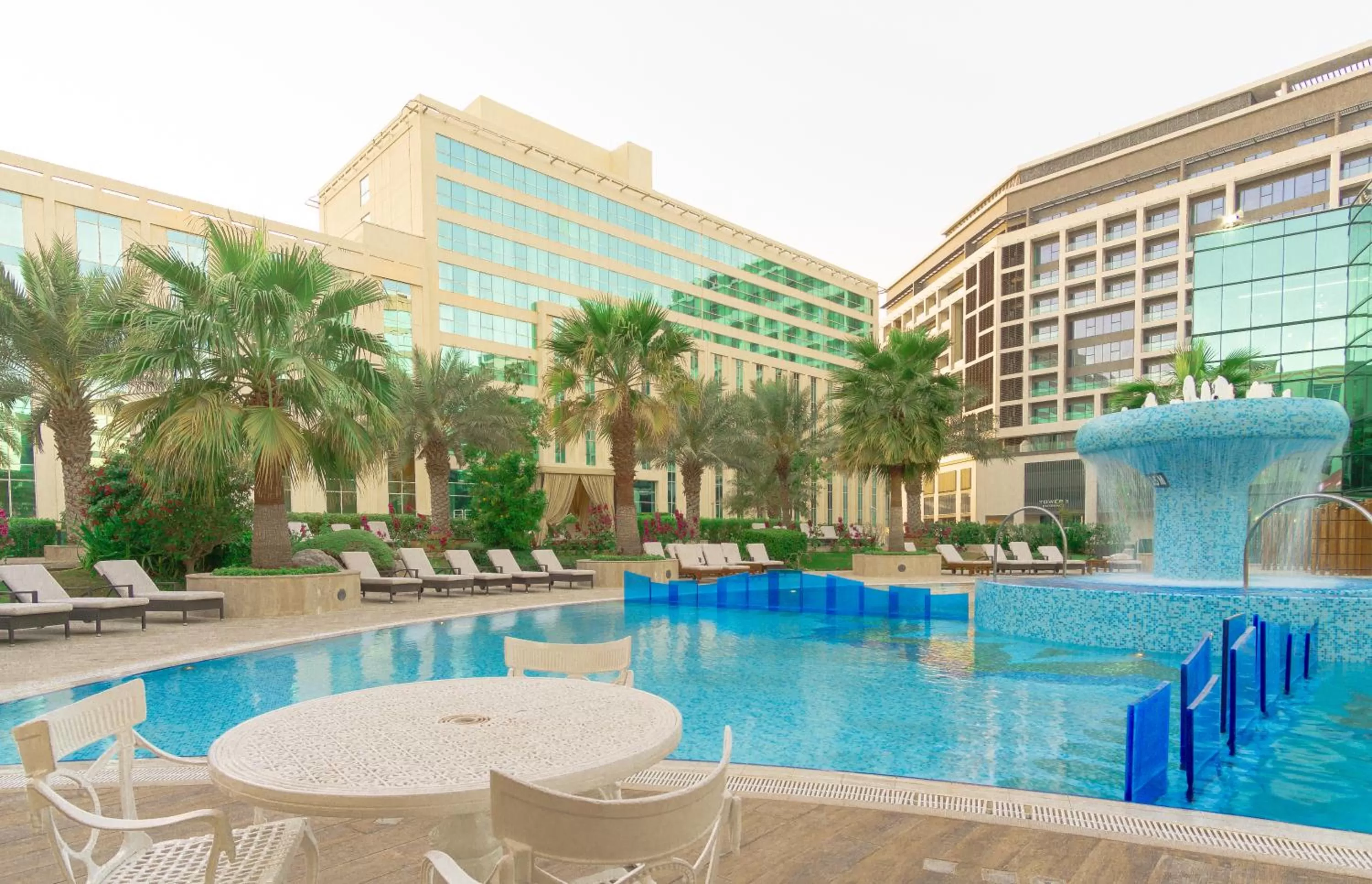 Swimming pool in Millennium Airport Hotel Dubai