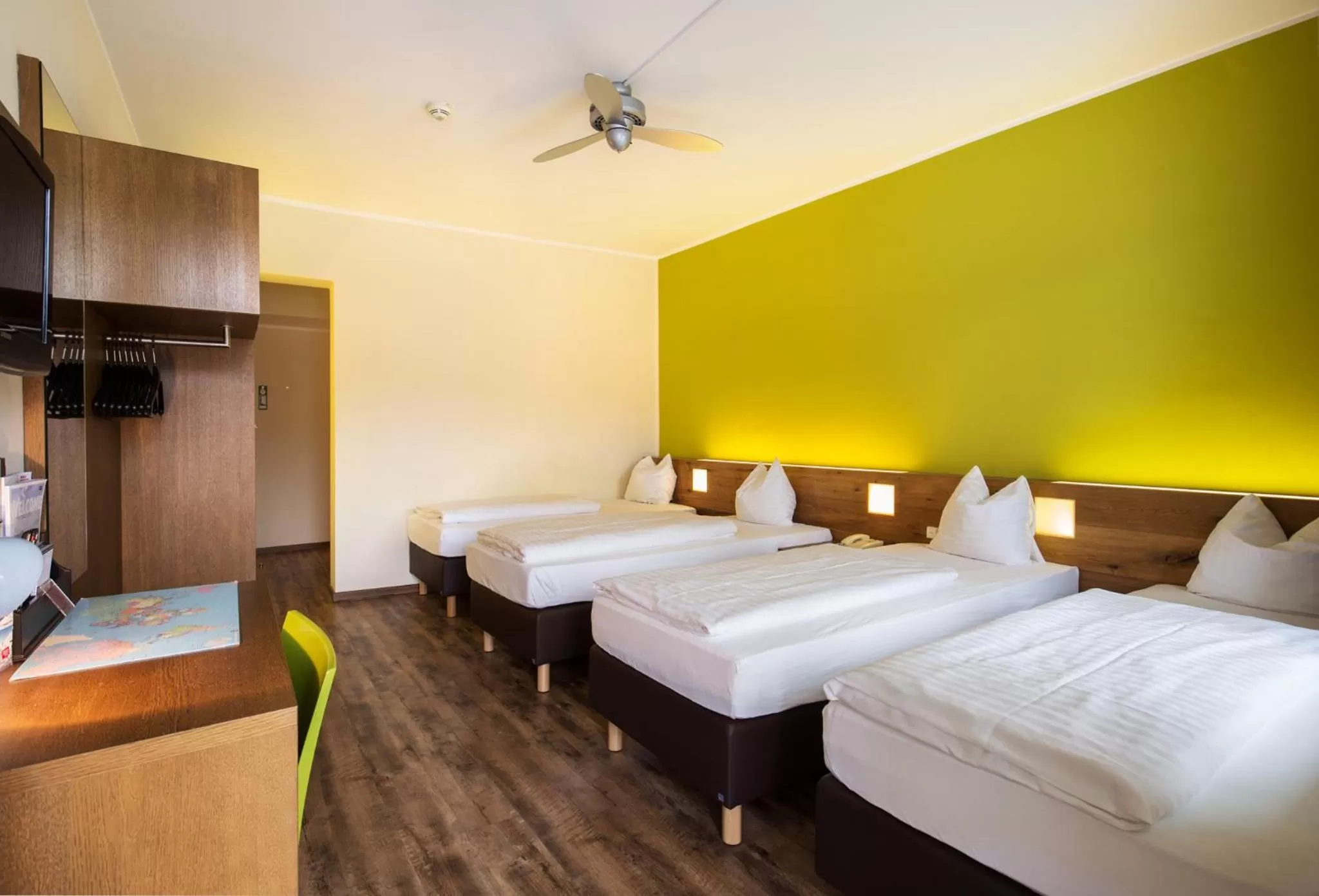 Photo of the whole room, Bed in Basic Hotel Innsbruck