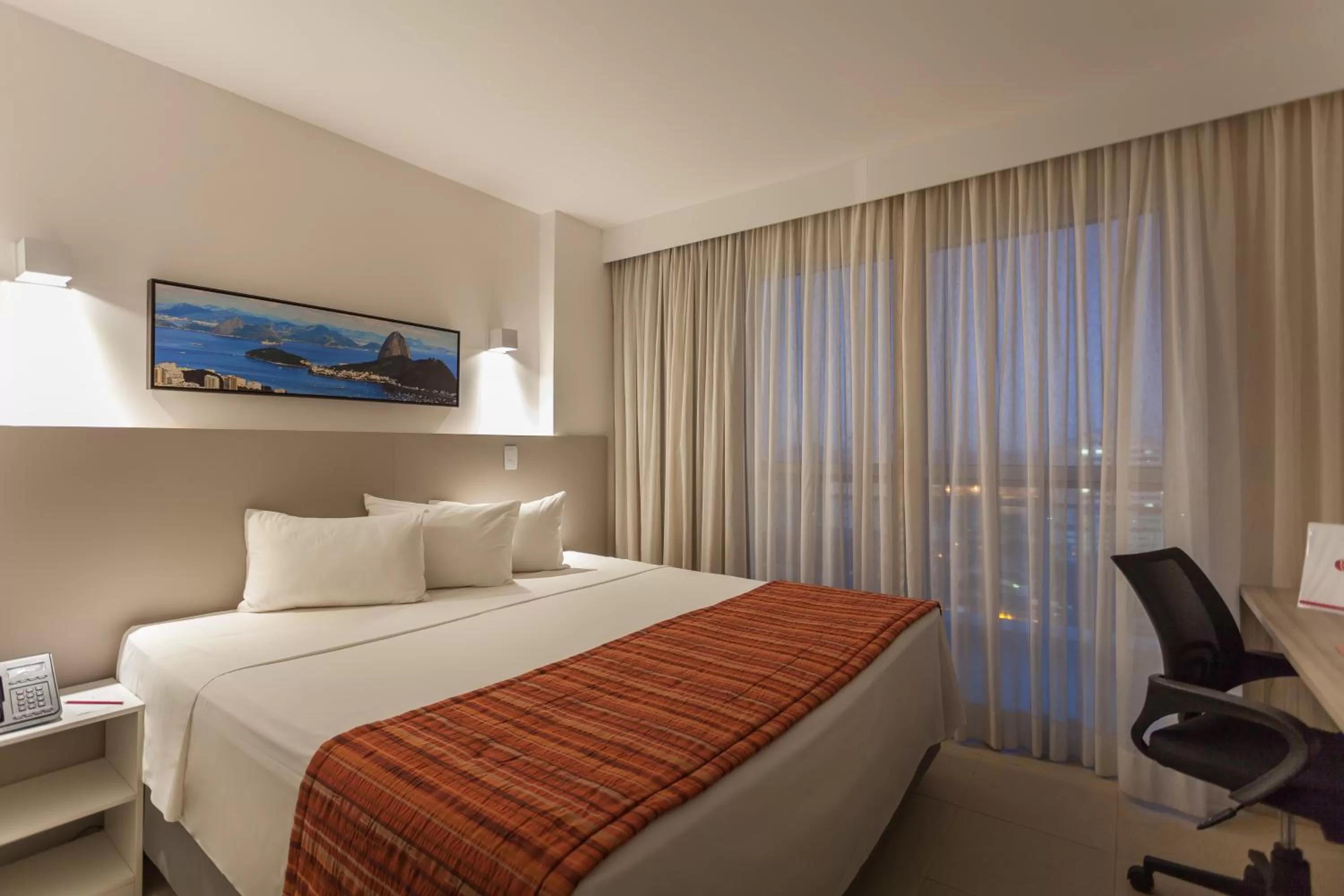 Bed in Ramada by Wyndham Macae Hotel & Suites