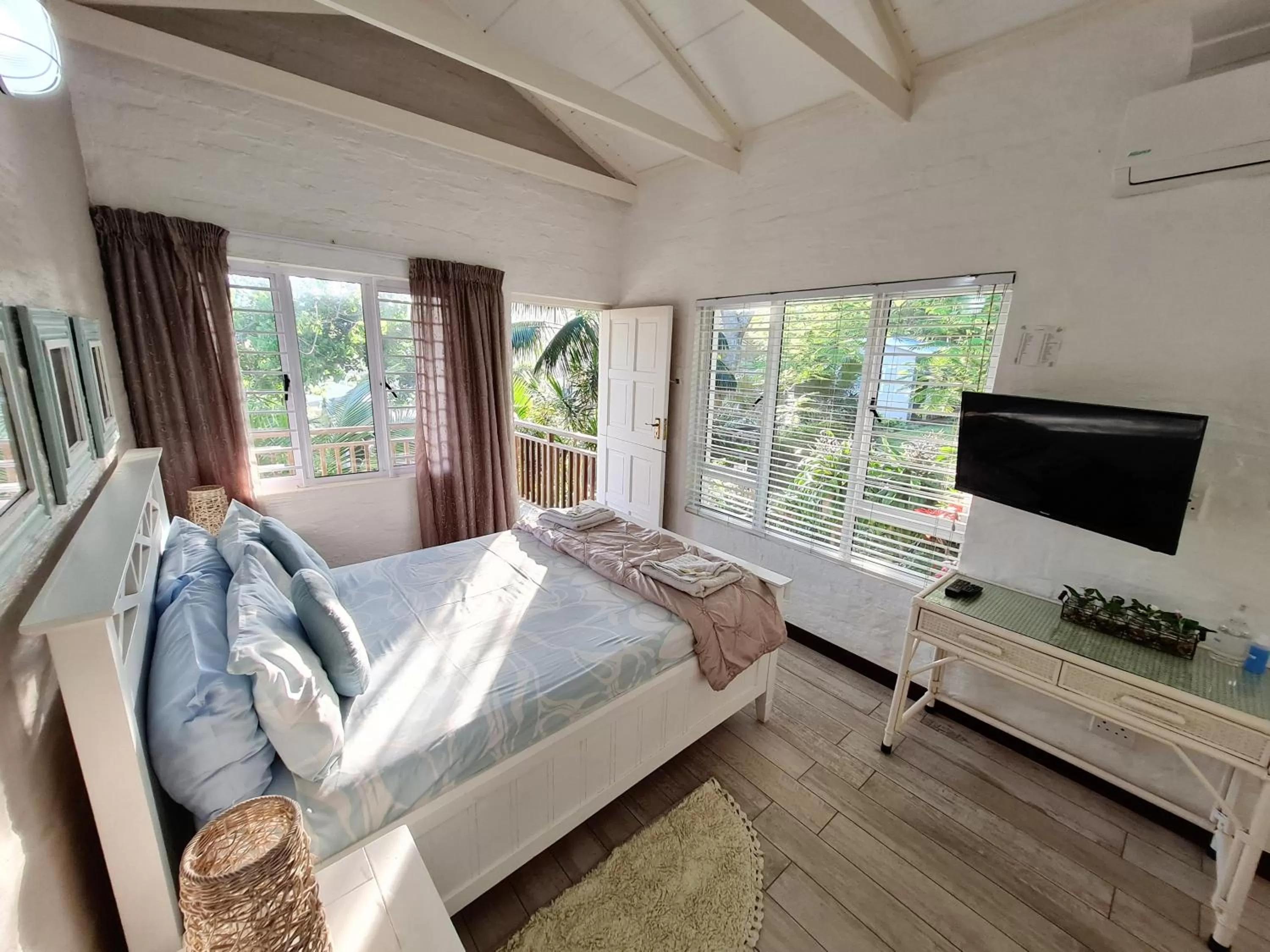 TV and multimedia, Bed in Shaka's Seat Guesthouse