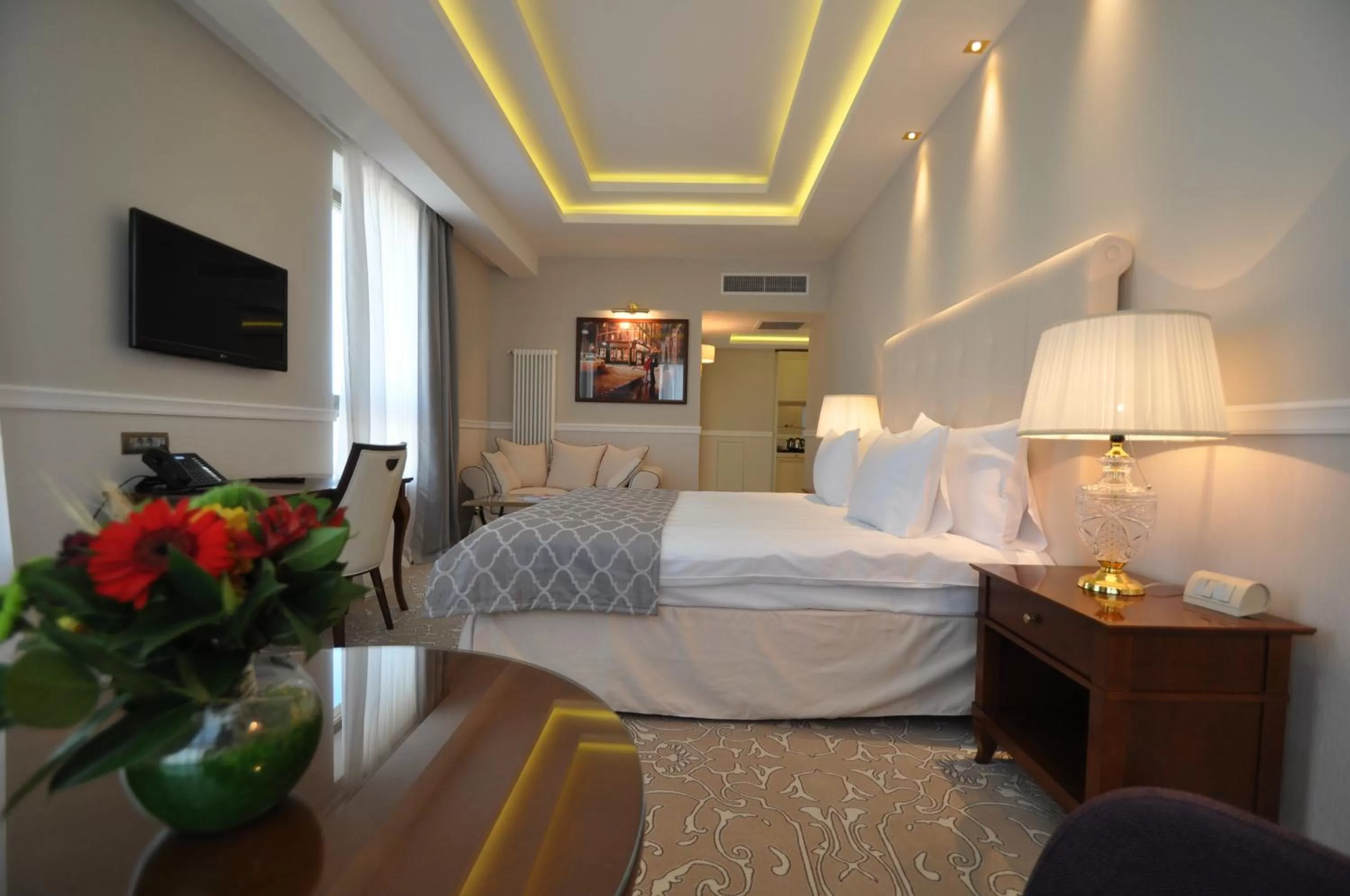 Photo of the whole room, Bed in Hotel International Iasi