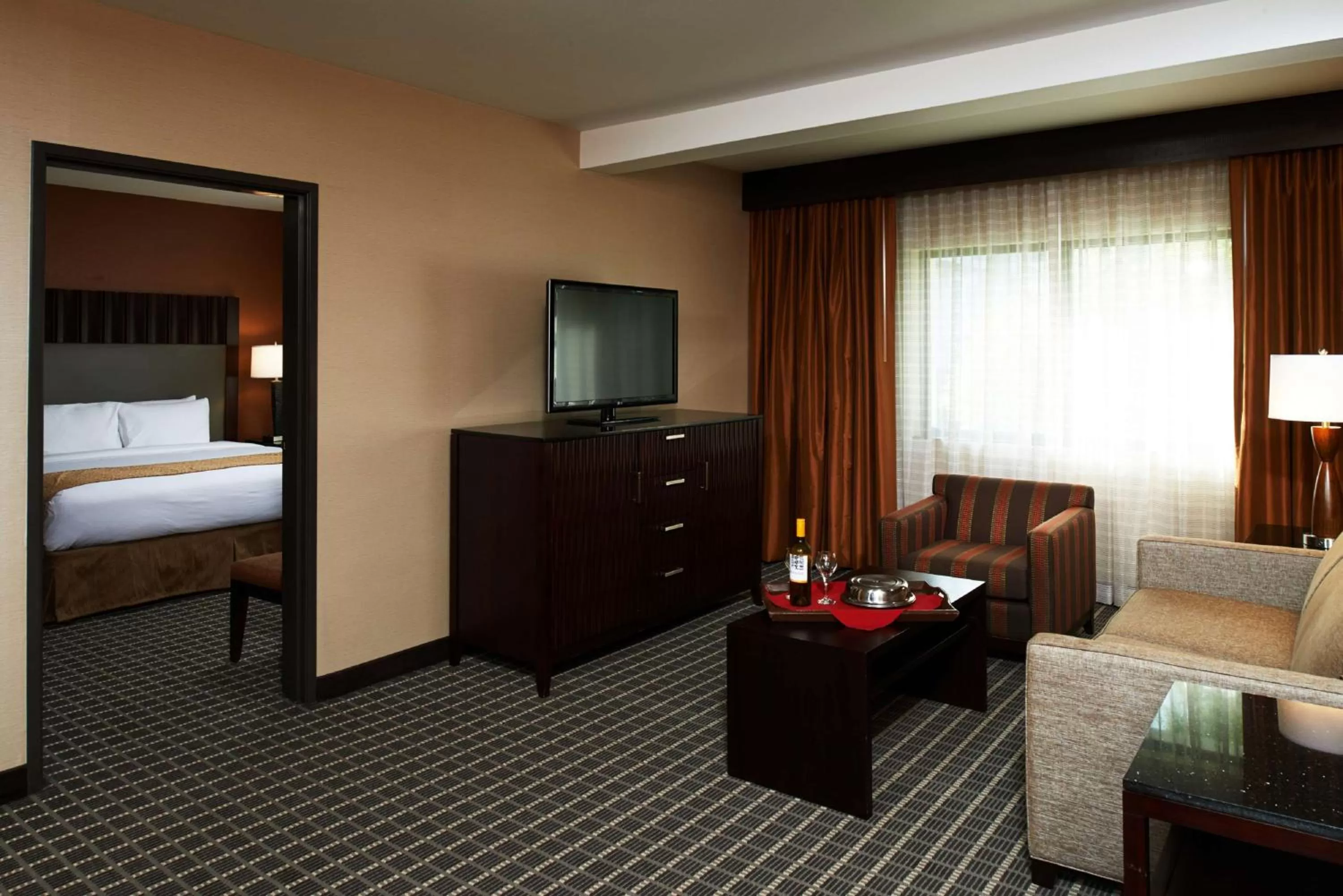 Living room, Bed in DoubleTree by Hilton Hotel Flagstaff