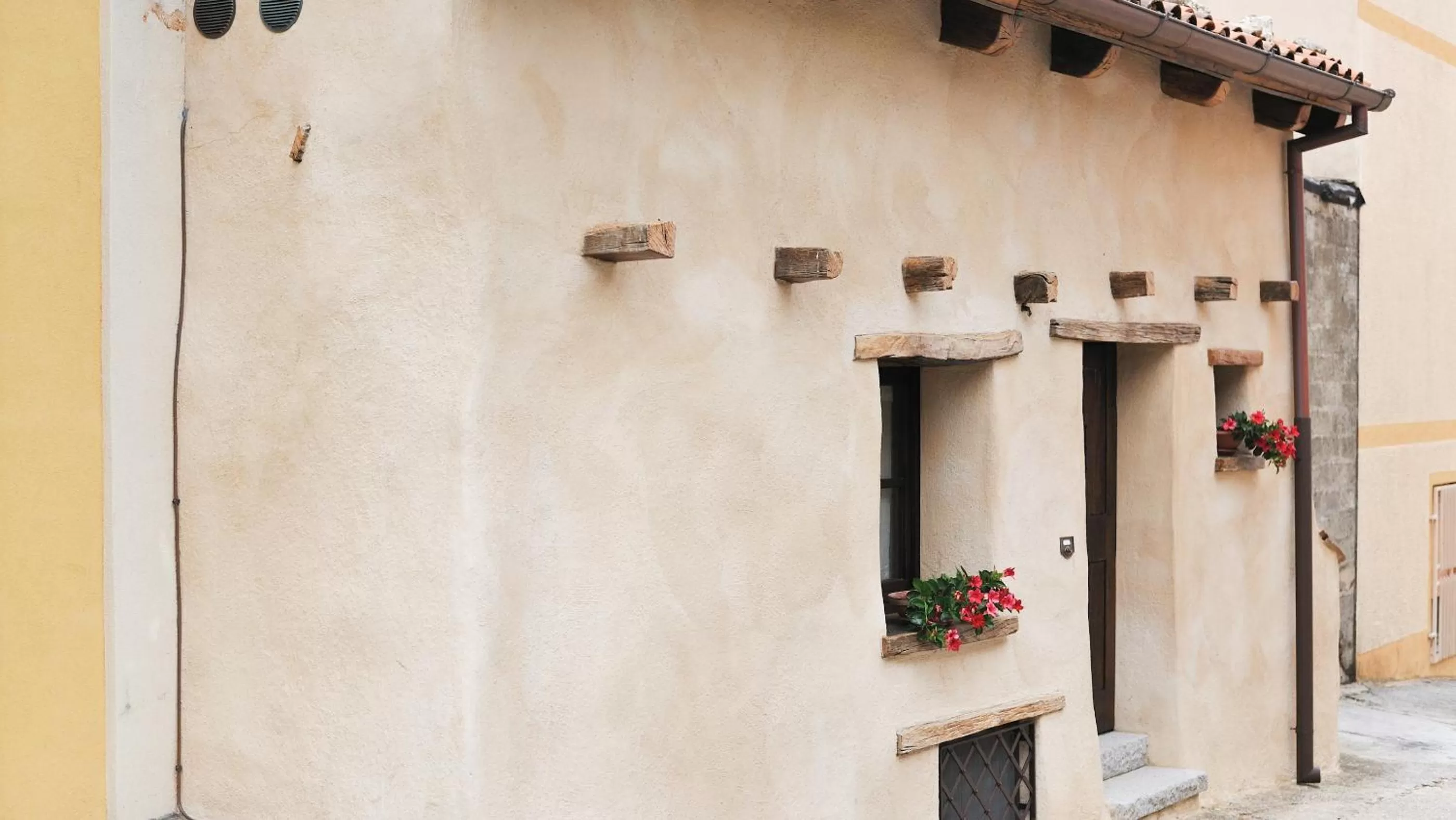 Facade/entrance in B&B e Home Restaurant S'ispera Monolocale uso esclusivo