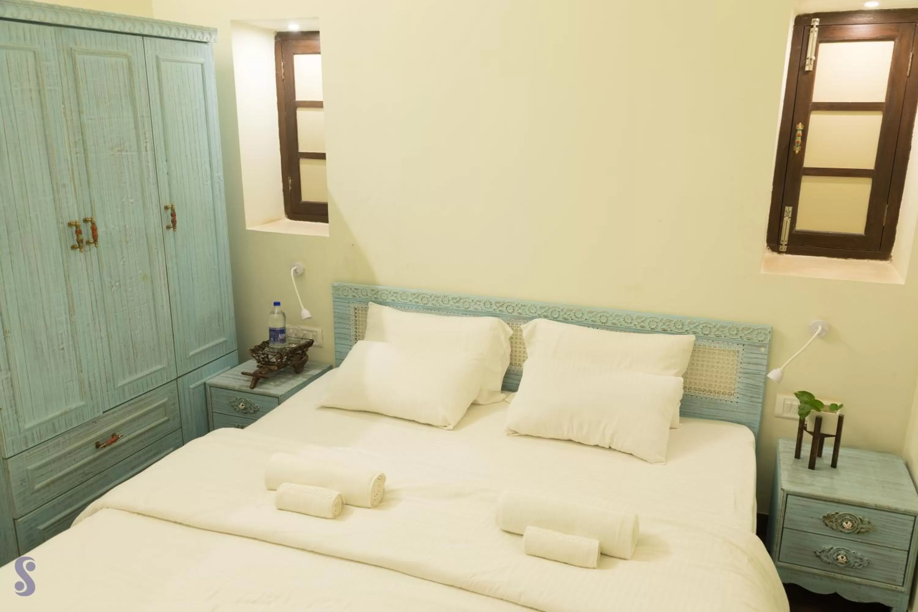 Bedroom, Bed in Safarnama Varanasi