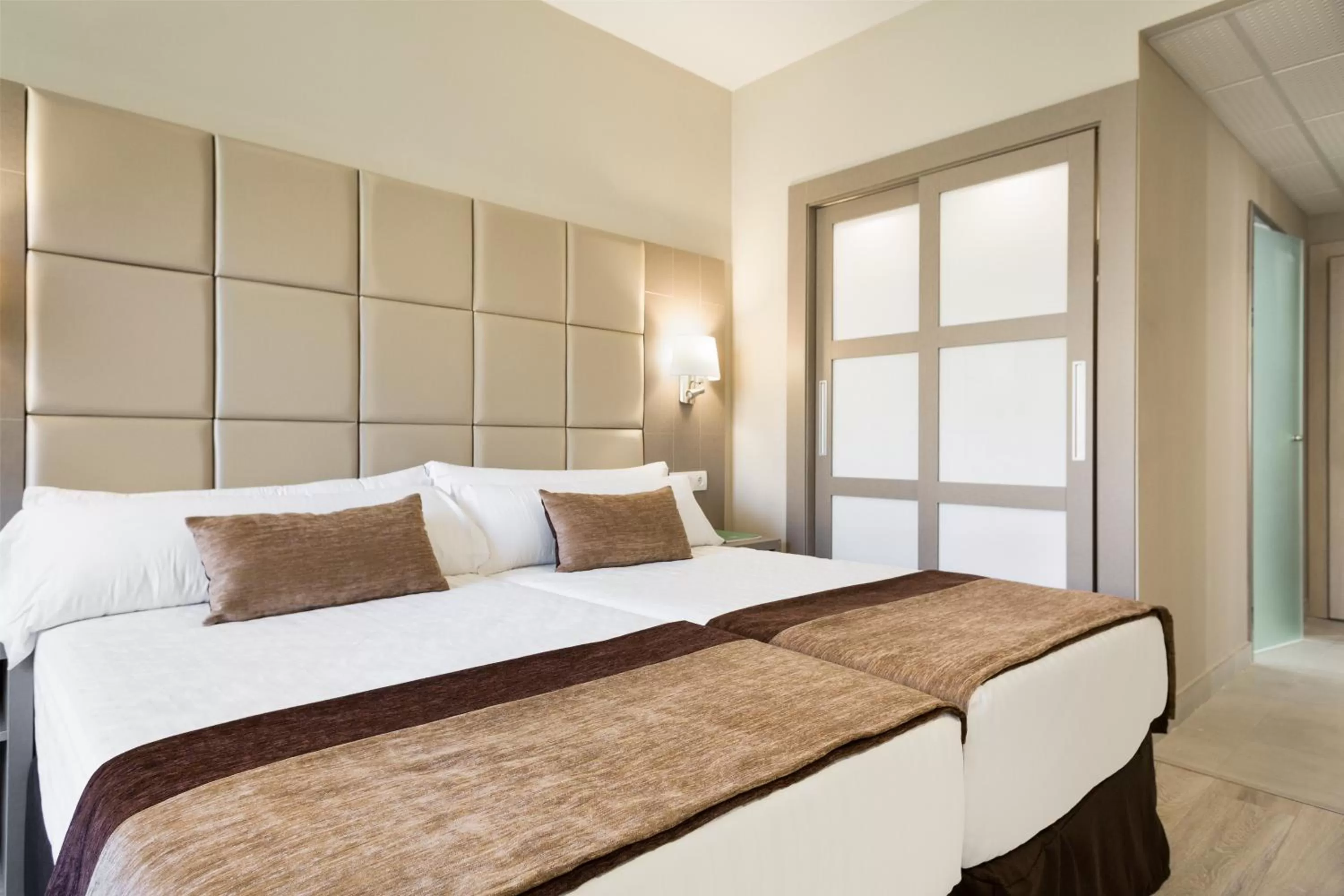 Business Double or Twin Room with Sea View in Hotel Best Front Maritim