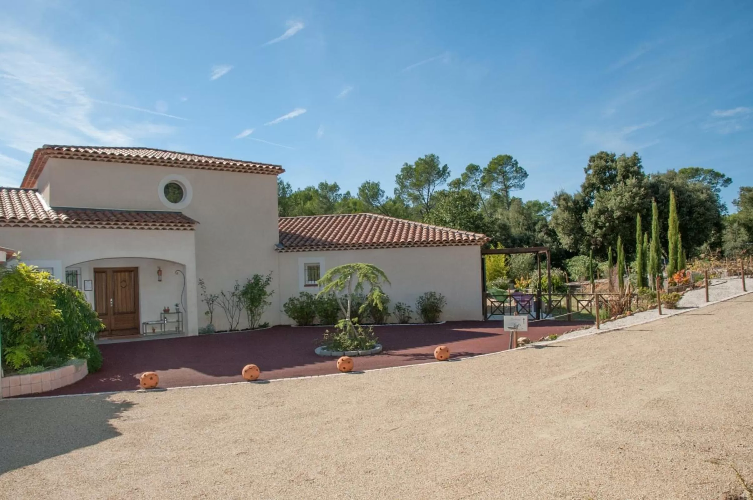 Facade/entrance, Property Building in Le Mas Pinède
