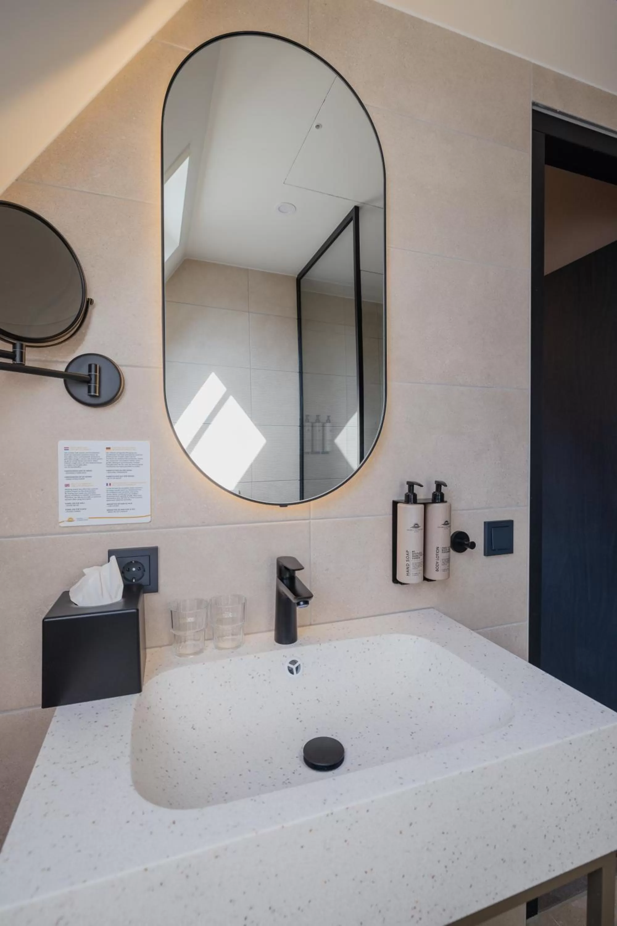 Bathroom in Hotel St Joris I Kloeg Collection