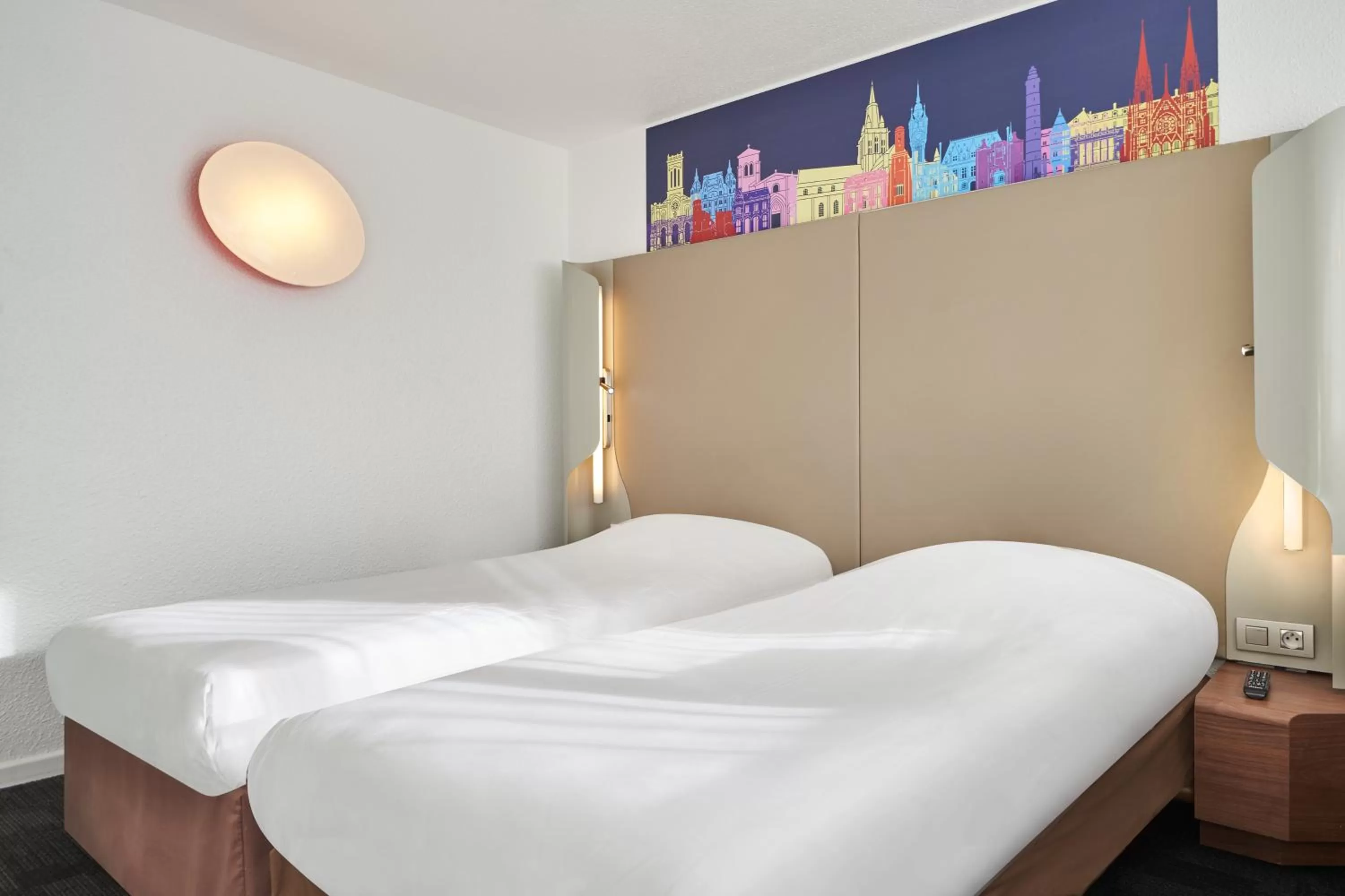 Bedroom, Bed in Kyriad Brie-Comte-Robert