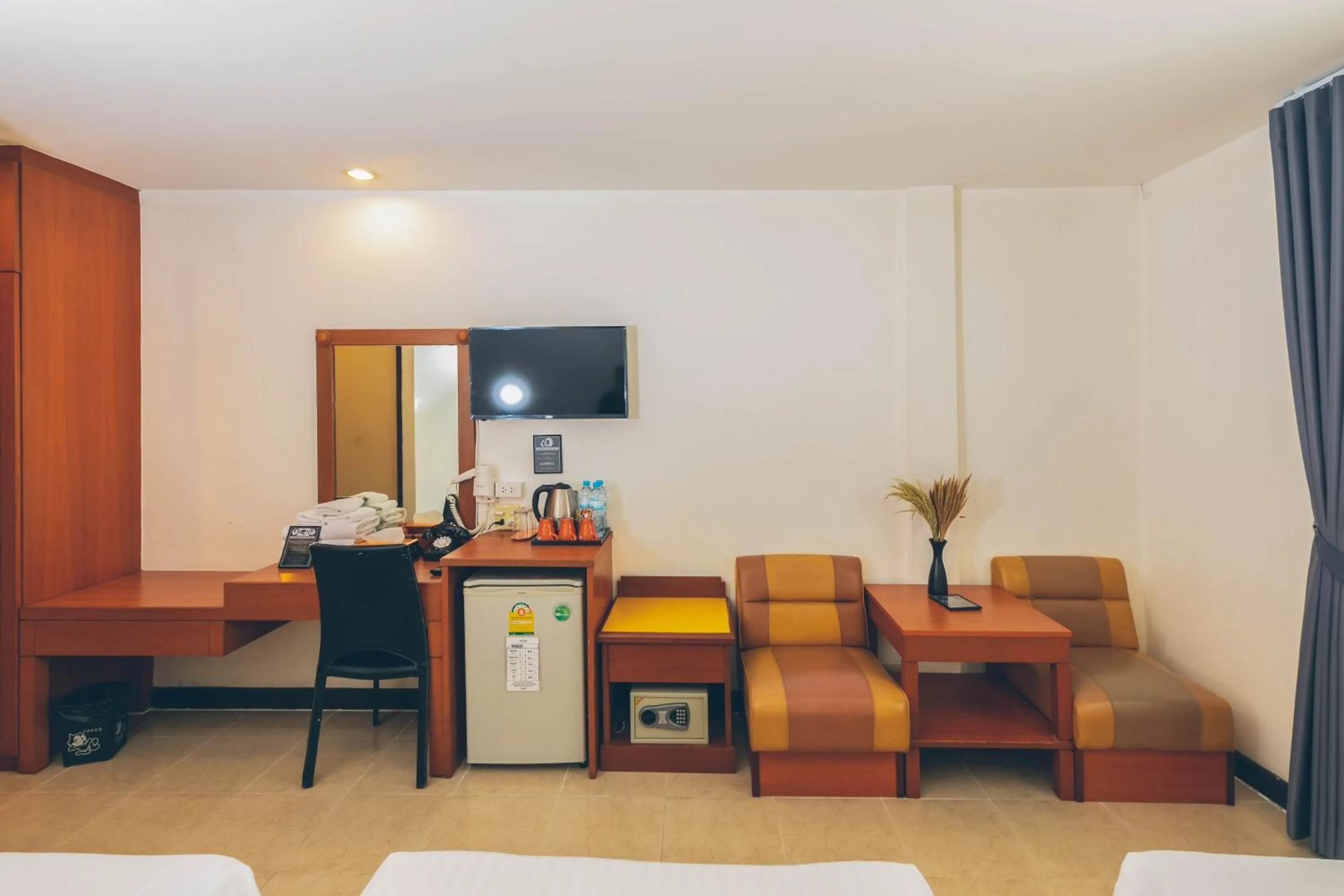 TV and multimedia, Bed in Atlas Bangkok Hotel