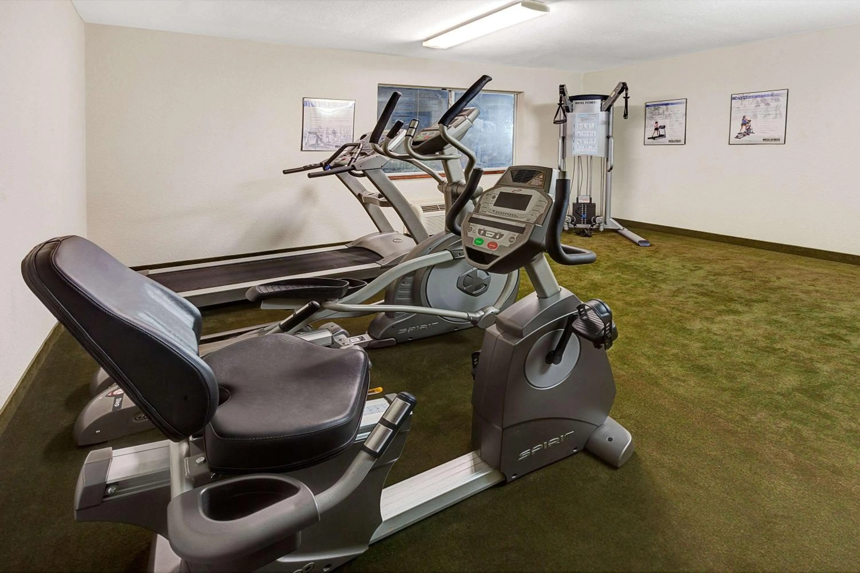 Fitness centre/facilities in Quality Inn