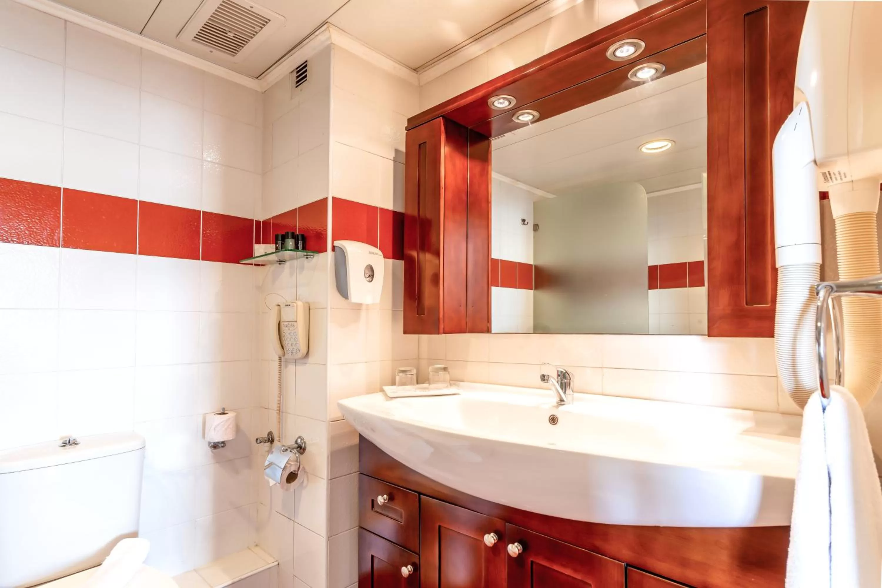 Shower in Jerusalem Gate Hotel