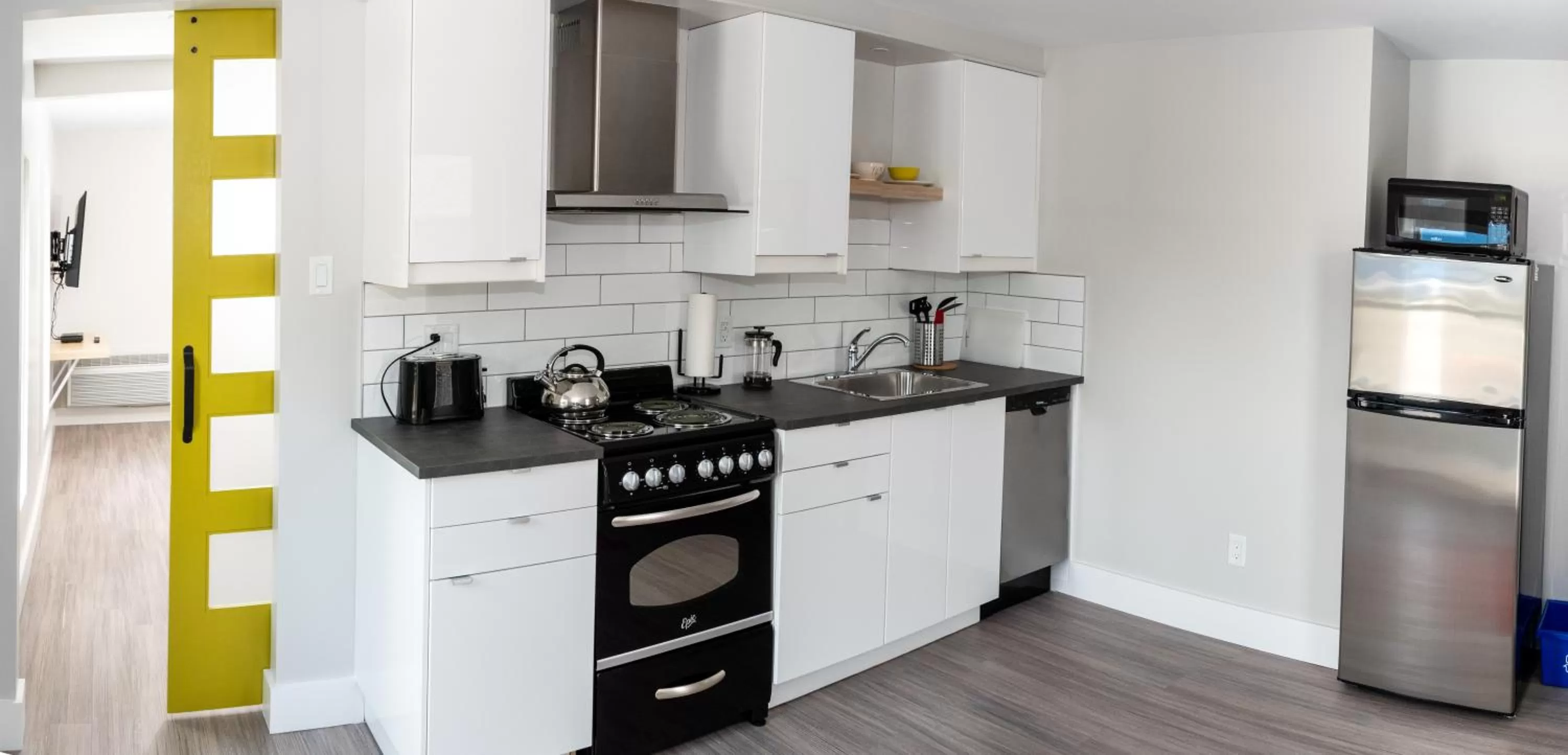 Coffee/tea facilities in Morel Executive Suites