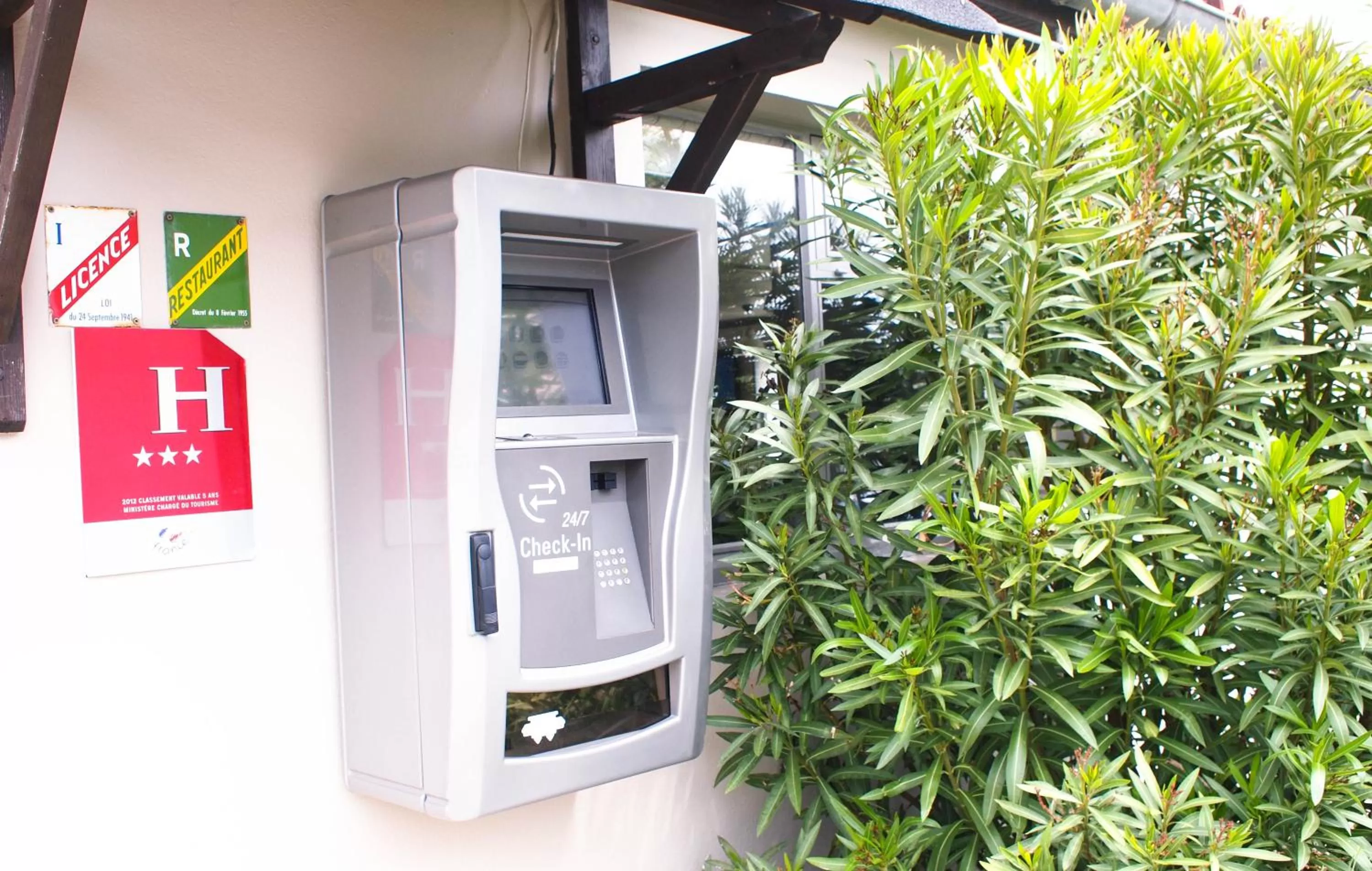 Facade/entrance in Hotel Inn Design La Rochelle