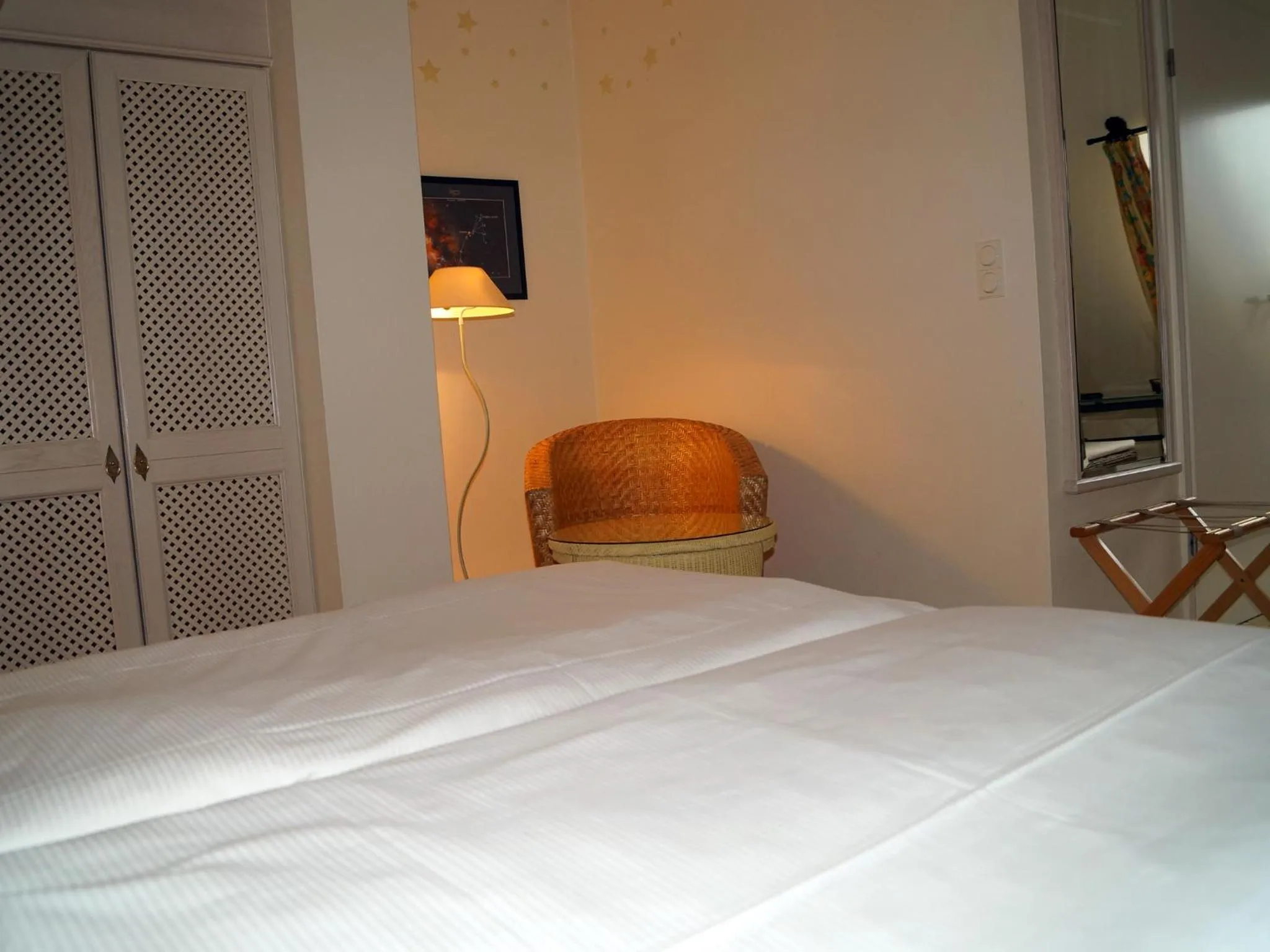 Bed in Entrée Groß Borstel Garni Hotel