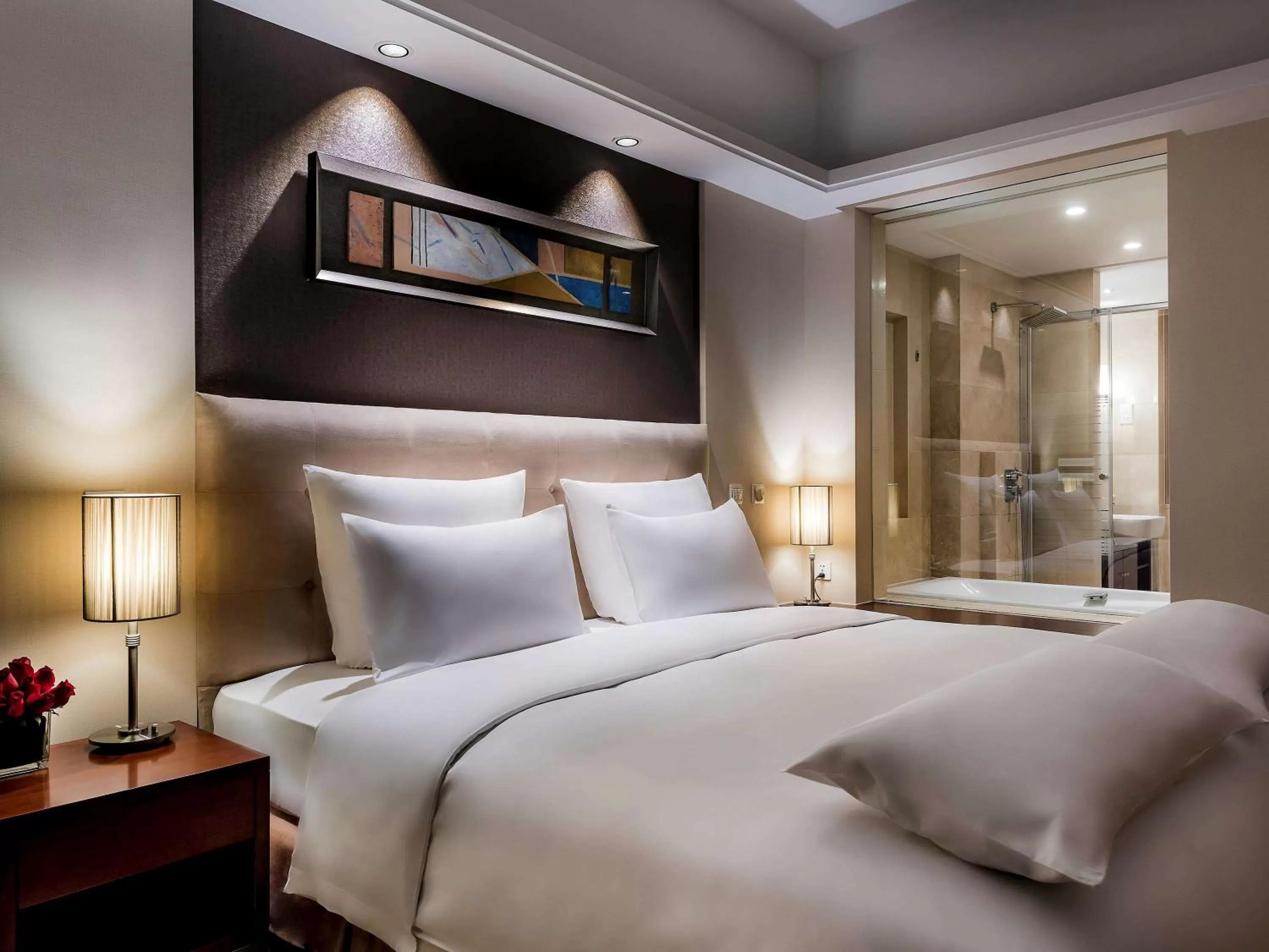 Photo of the whole room, Bed in Pullman Beijing South - Newly Renovated