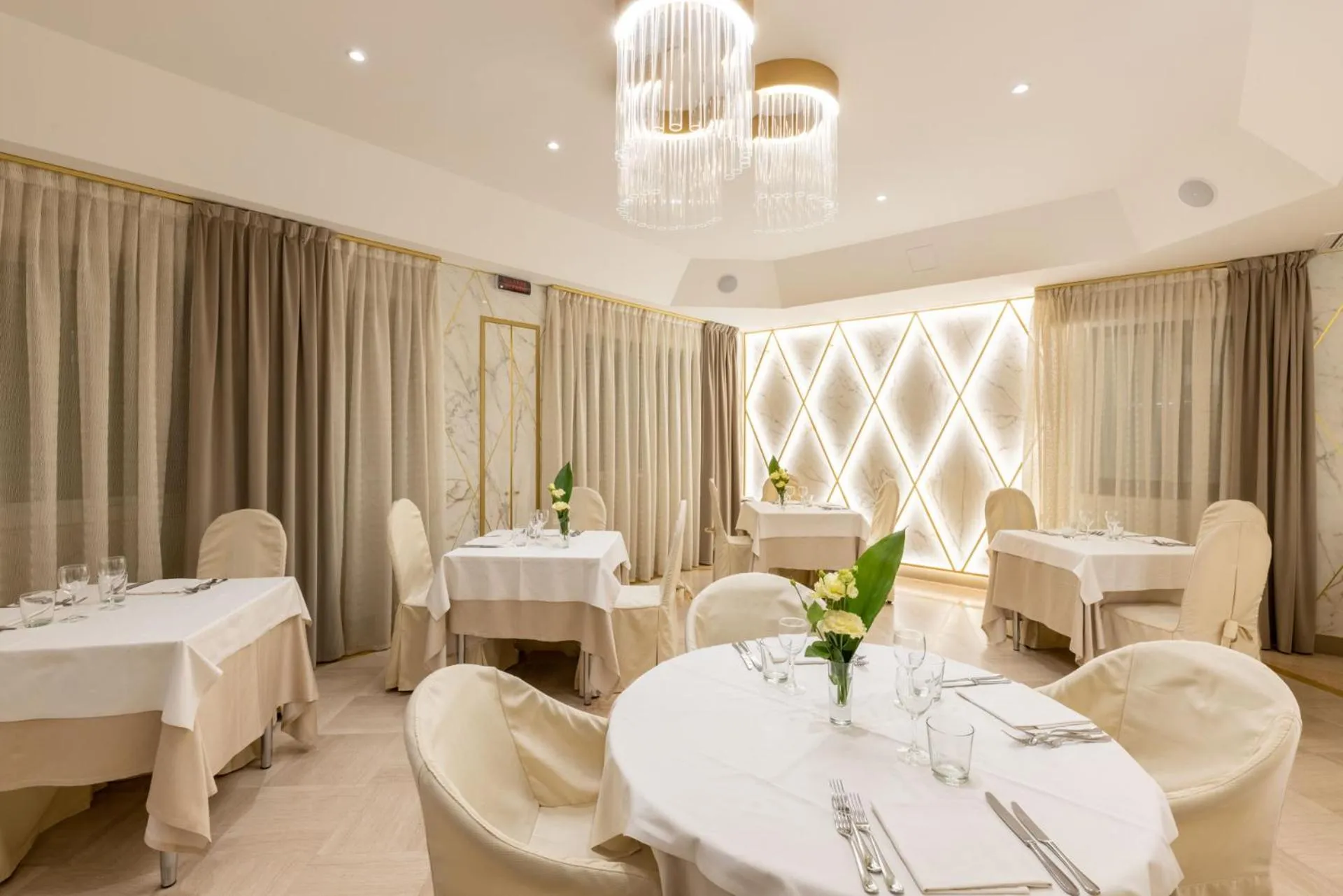 Restaurant/places to eat in Hotel Feldberg