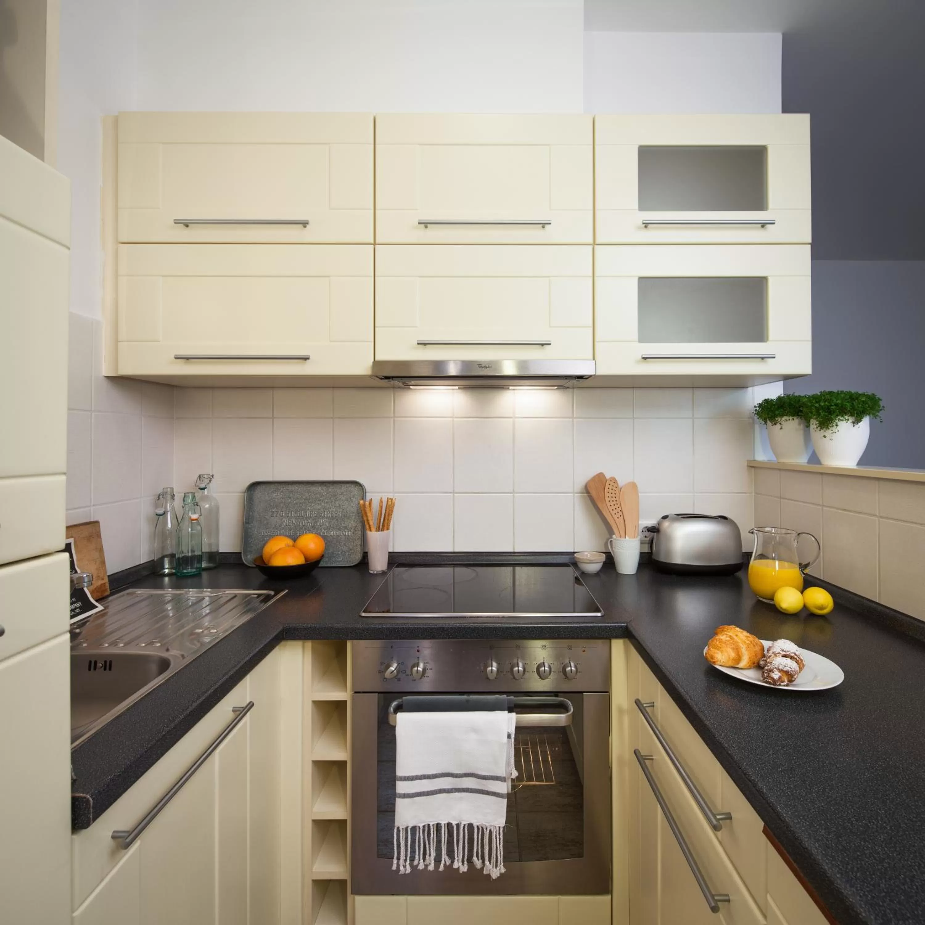 Kitchen or kitchenette in Lord Residence