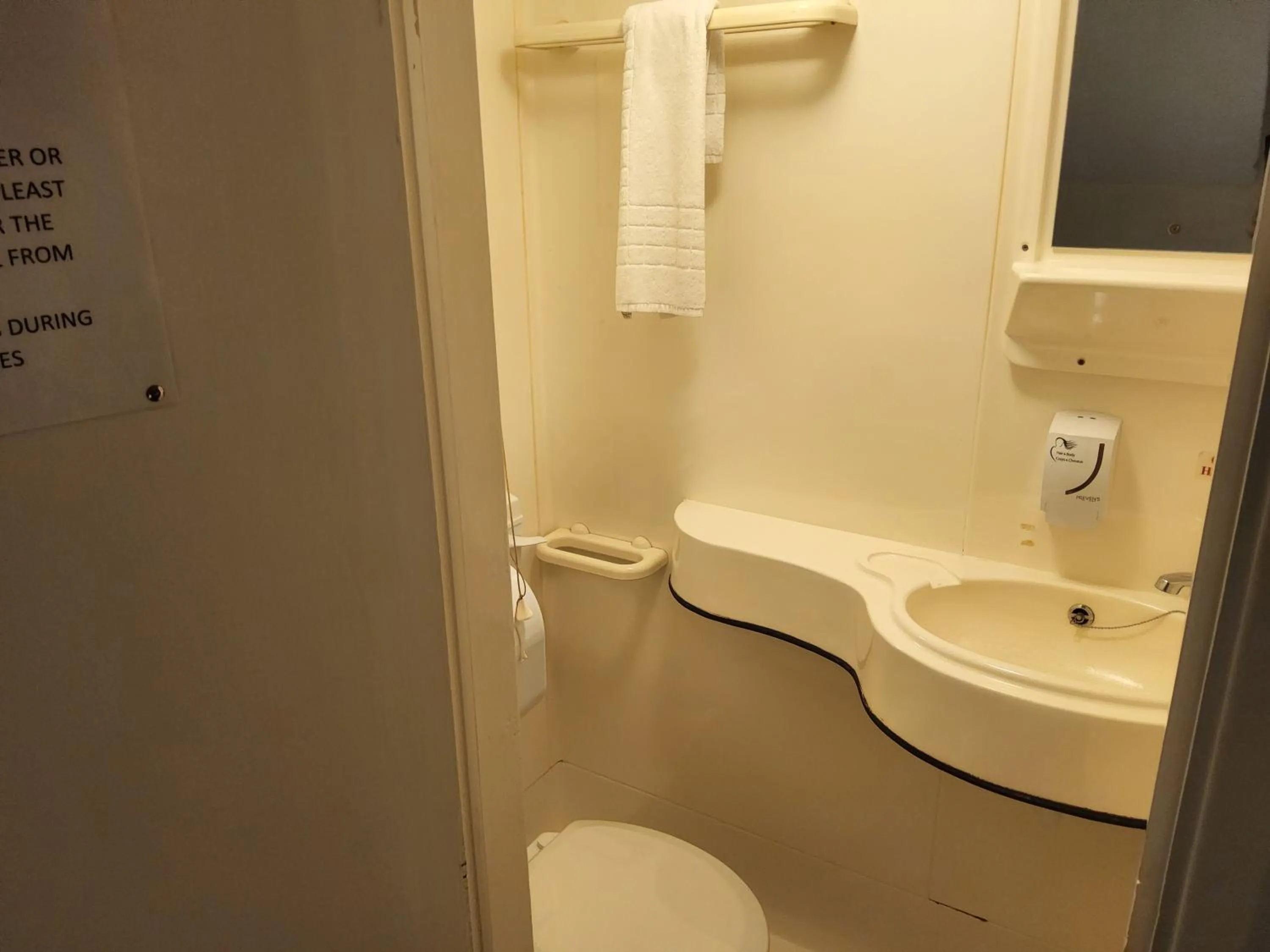 Bathroom in The Avenue Hotel