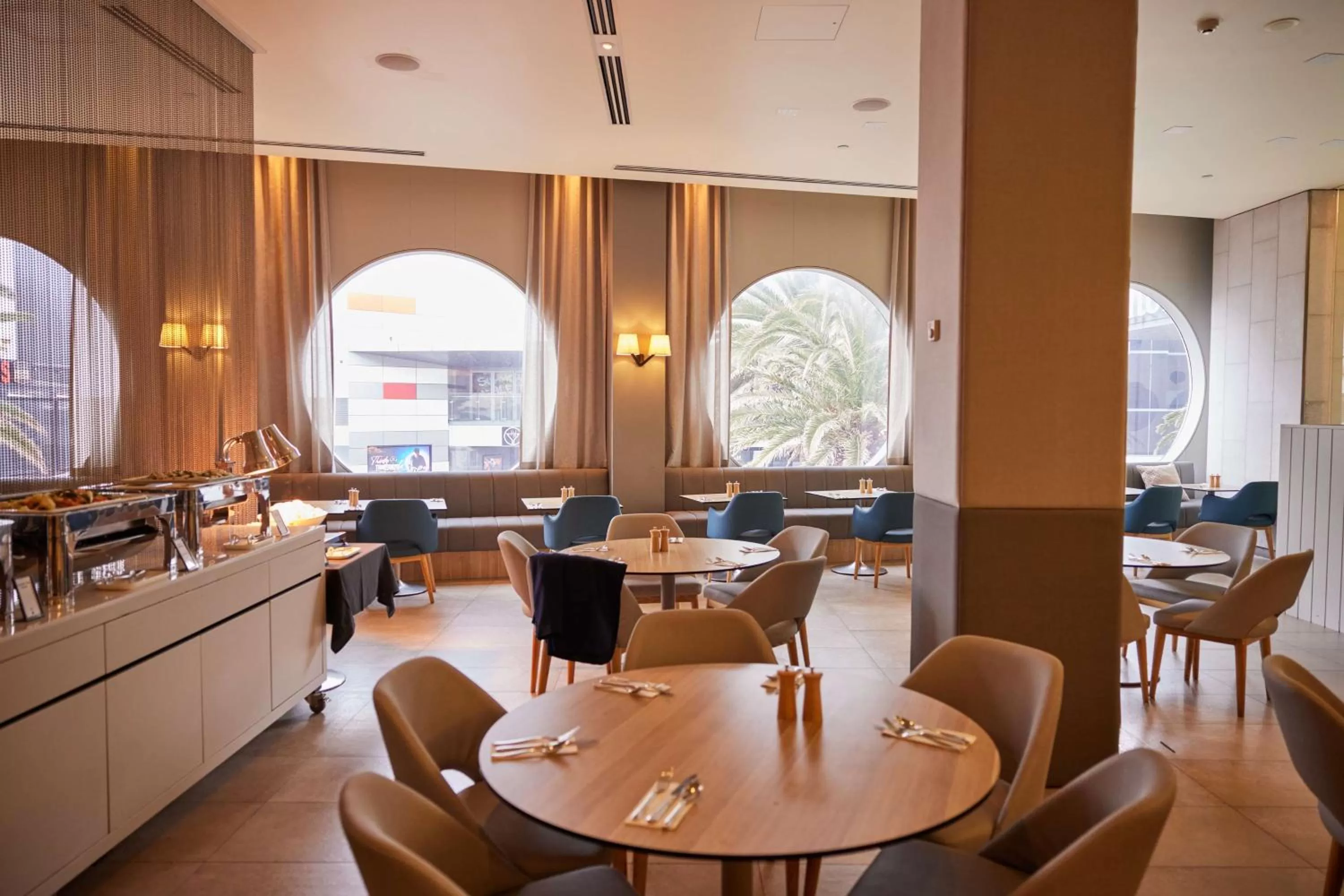 Restaurant/places to eat in Hilton Surfers Paradise Hotel & Residences