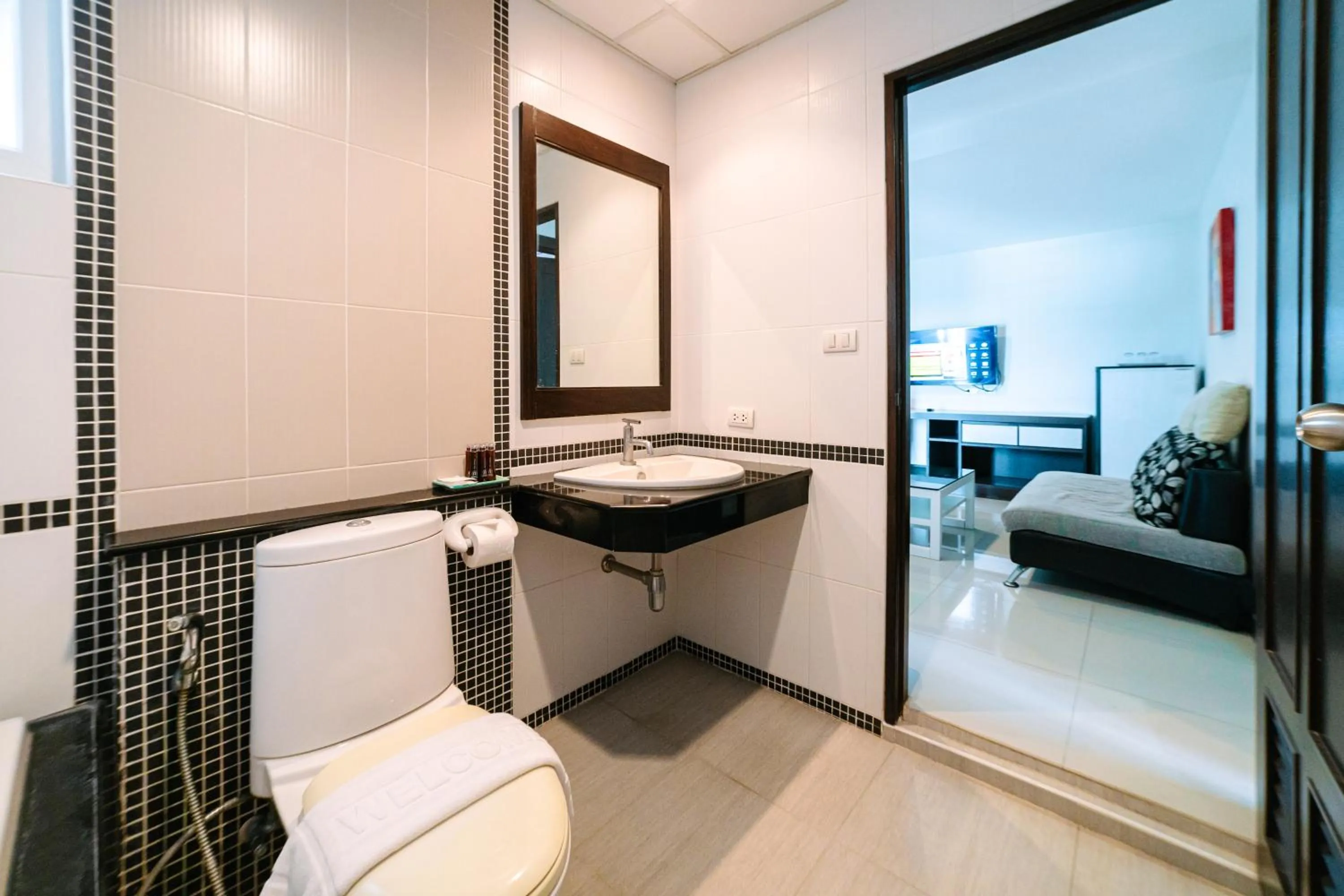 Toilet, Bed in Ratana Hotel Sakdidet, PHUKET TOWN