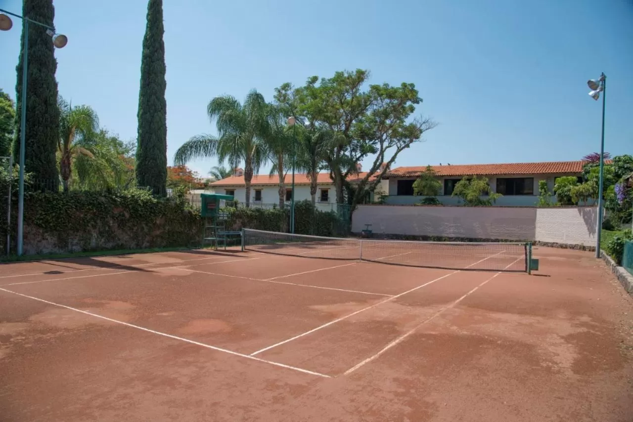 Tennis court in La Reserva Chapala
