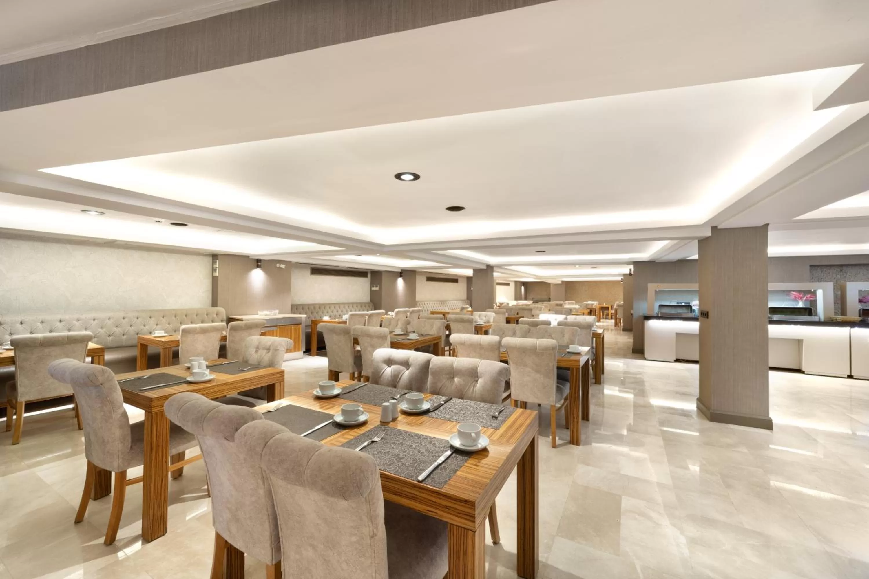 Restaurant/places to eat in Orka Royal Hotel & Spa