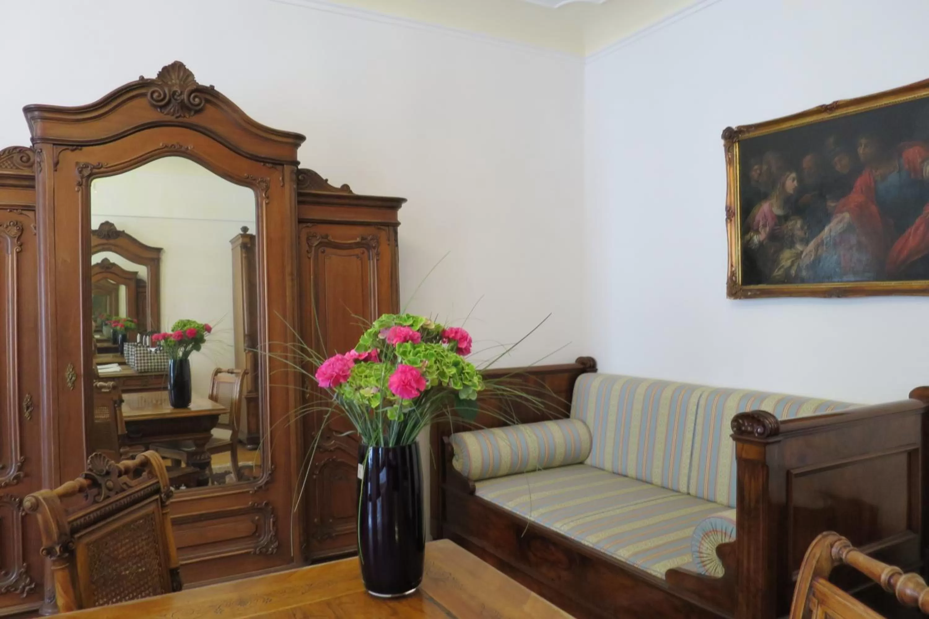 Seating area in Hotel Wilder Mann