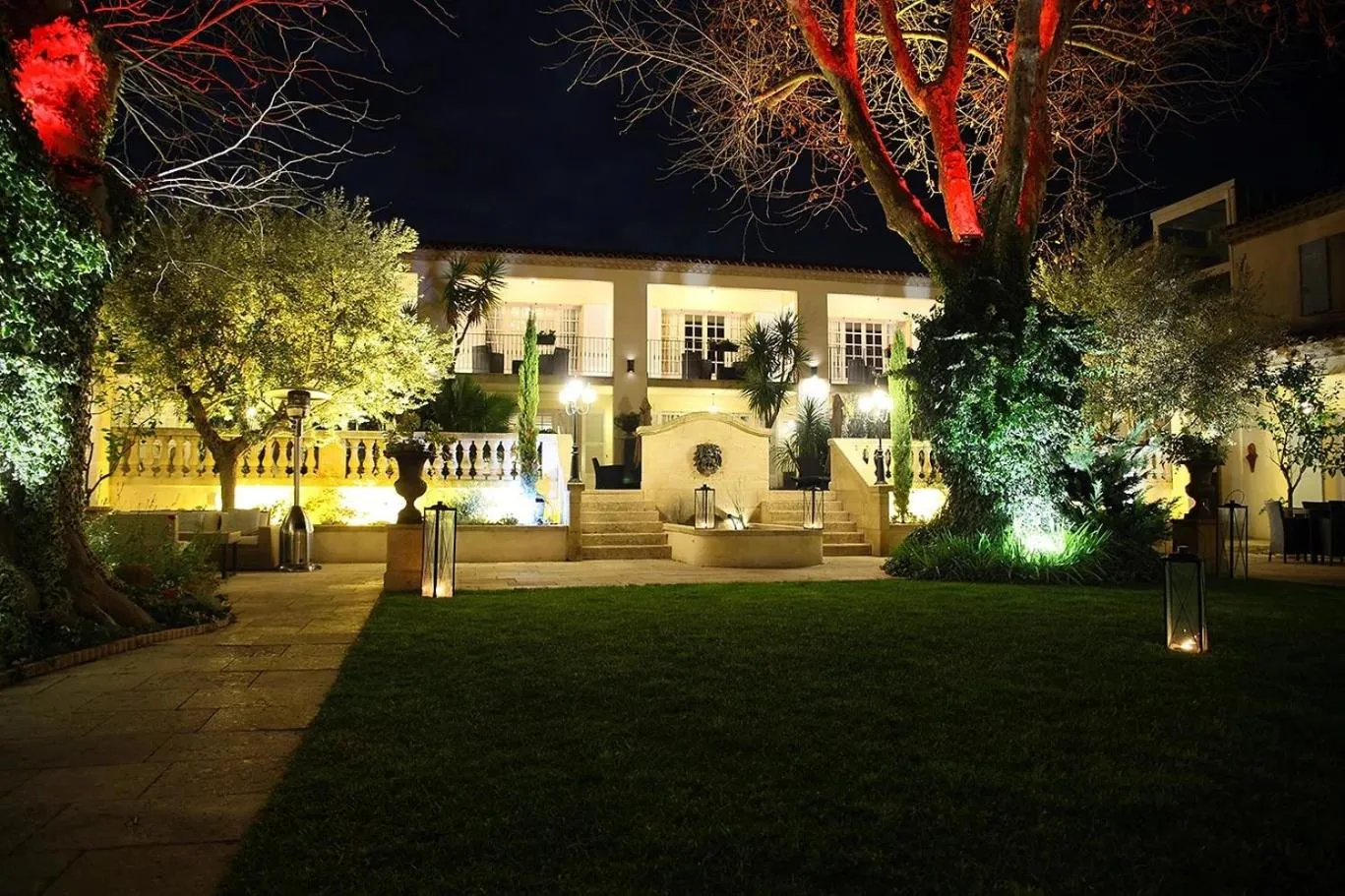 Night in La Villa Mazarin