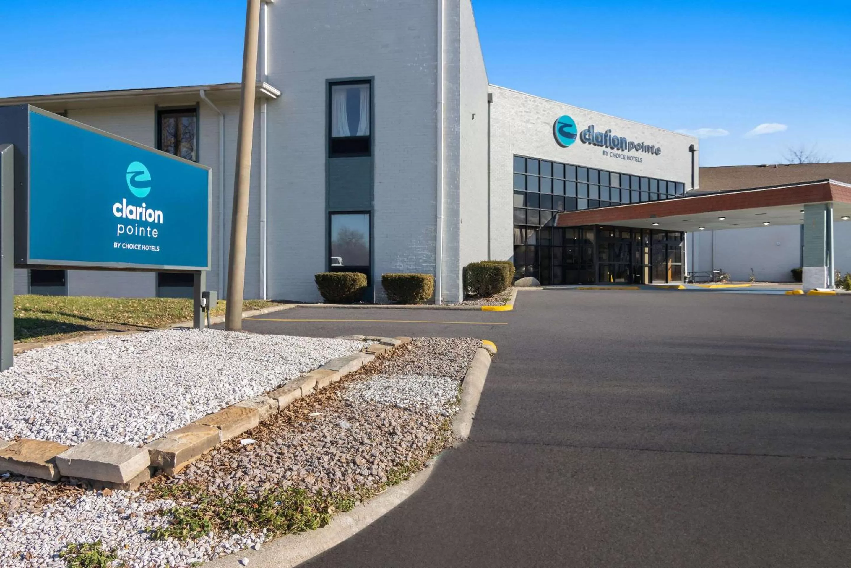 Property building in Clarion Pointe Bloomington-Normal near I-55 and University