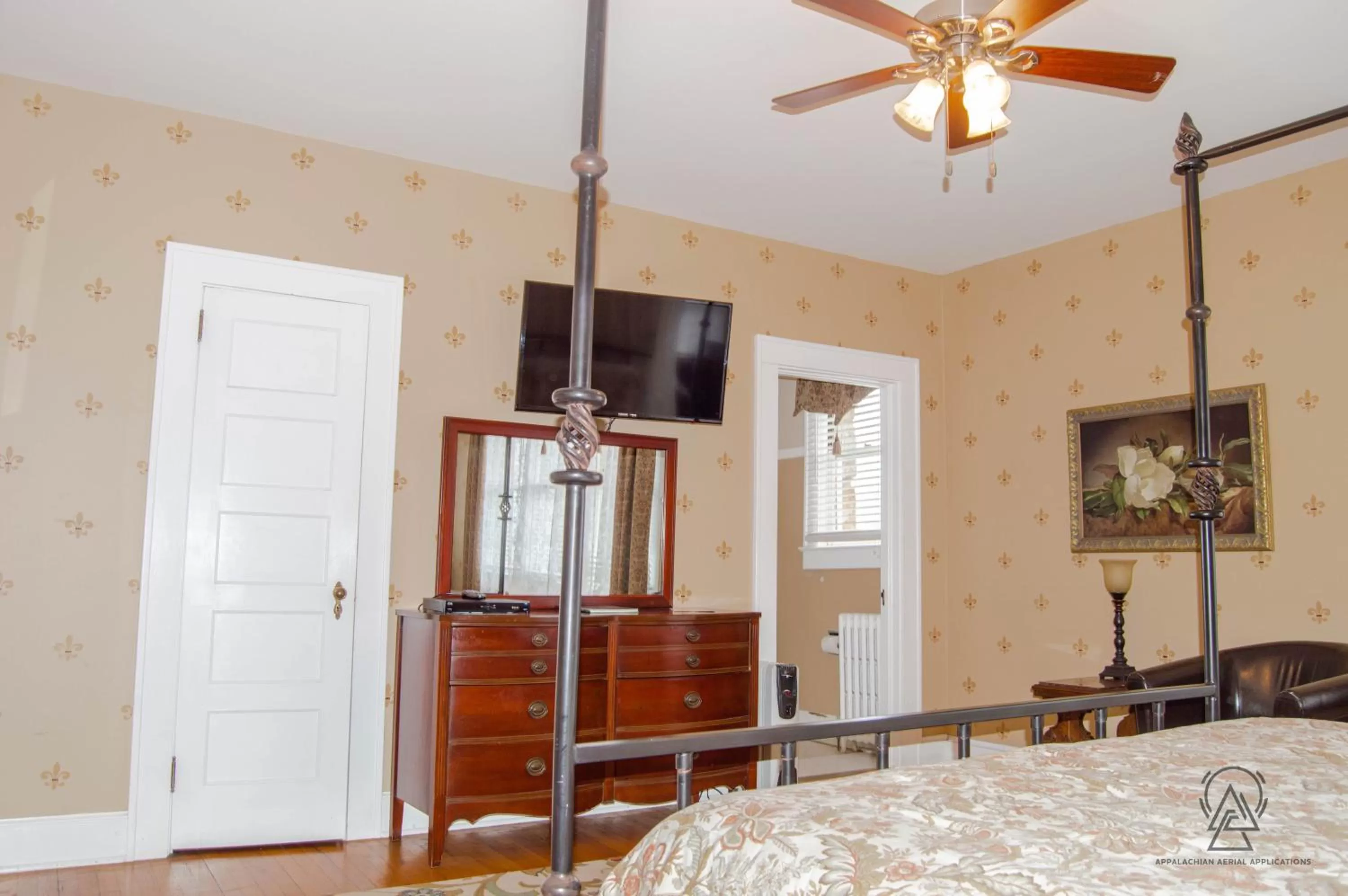 Bedroom, Bed in Echo Mountain Inn