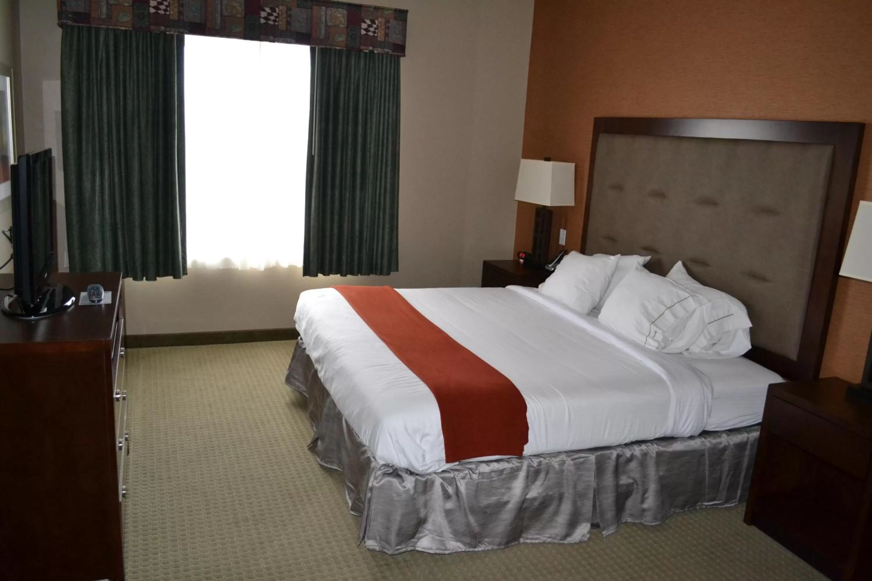 Bed in Holiday Inn Express & Suites Bozeman West by IHG