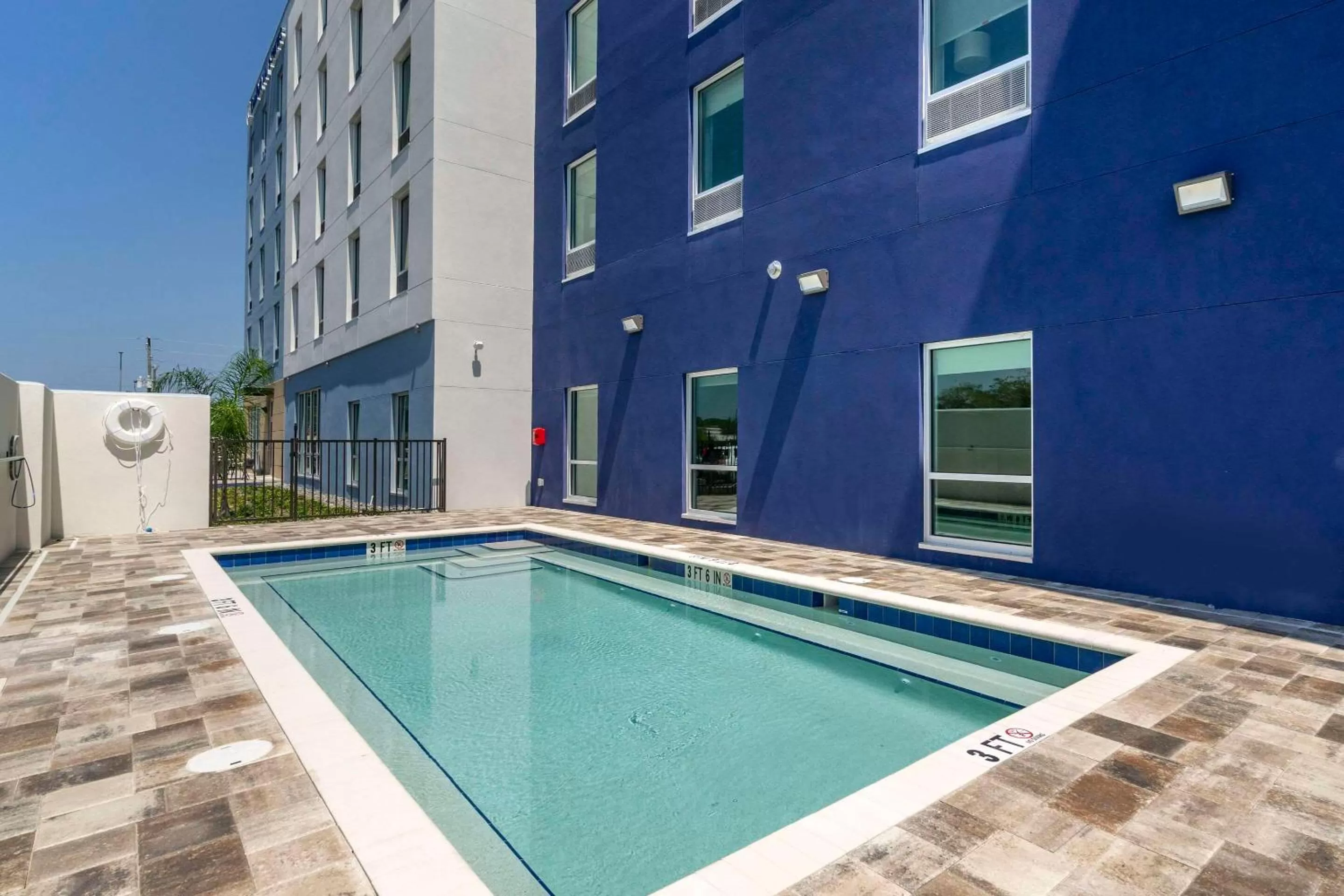 Swimming pool in Comfort Inn & Suites New Port Richey Downtown District