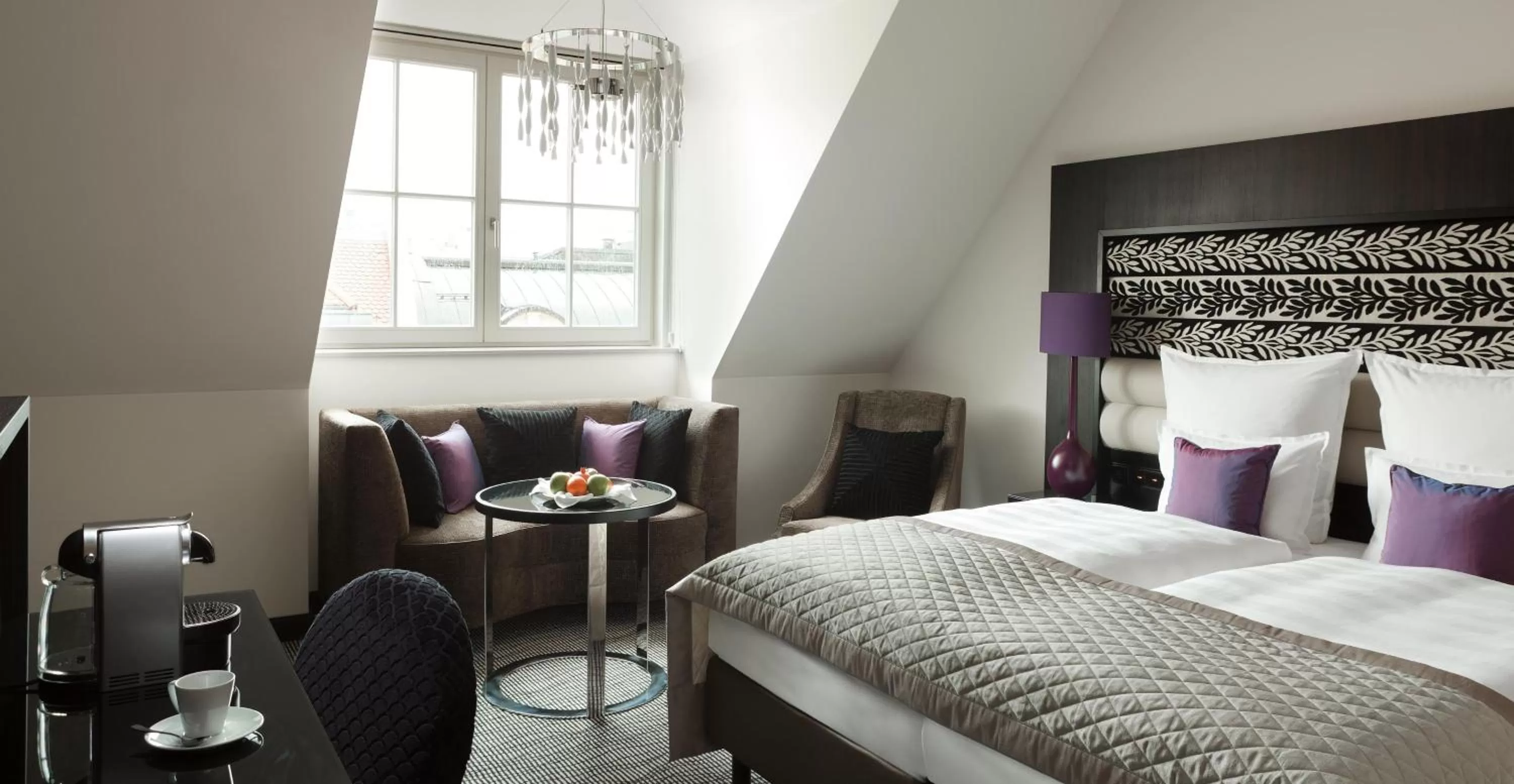 Photo of the whole room, Bed in Steigenberger Icon Grandhotel Handelshof Leipzig