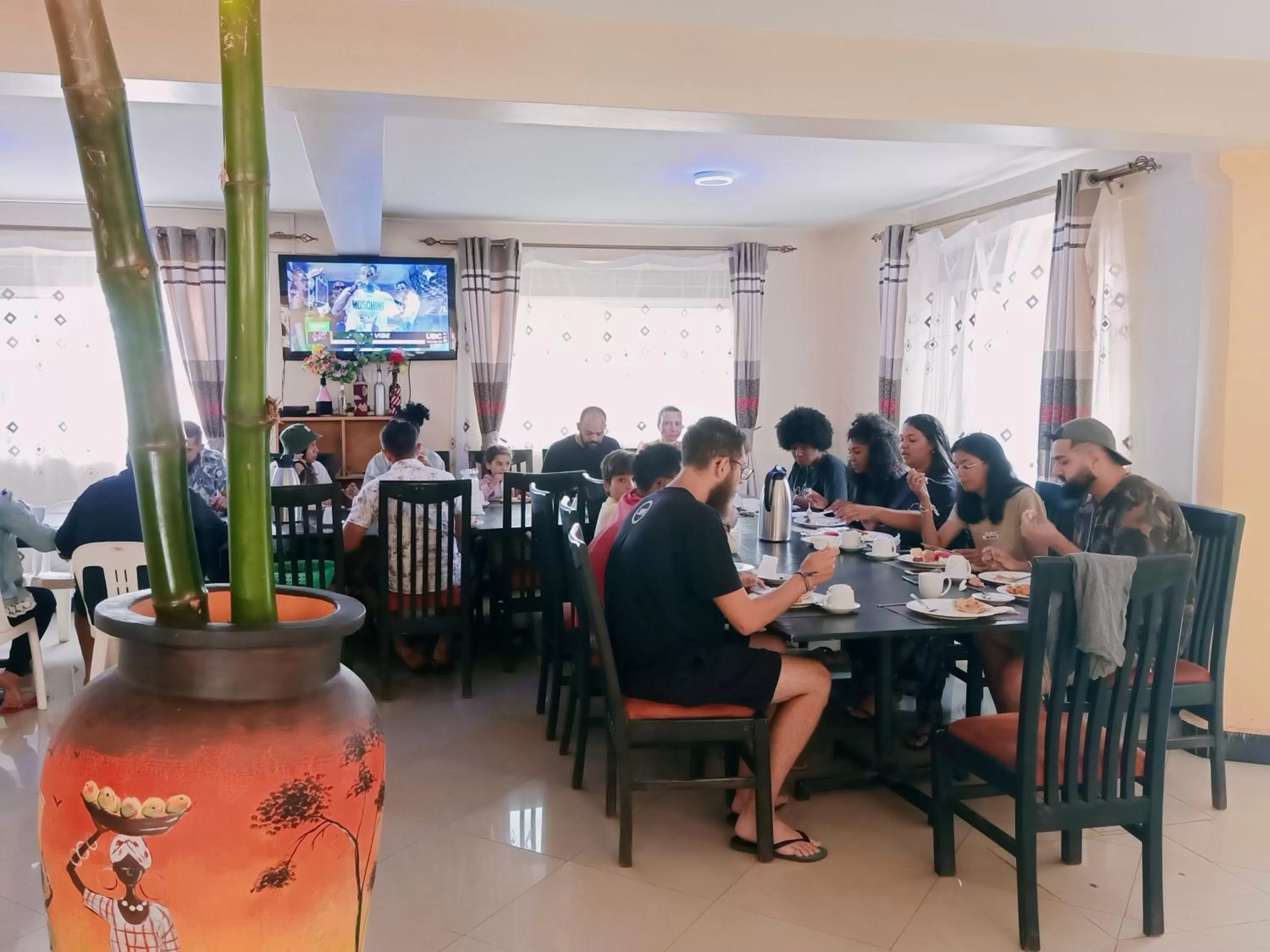 Restaurant/Places to Eat in Acactus Hotel