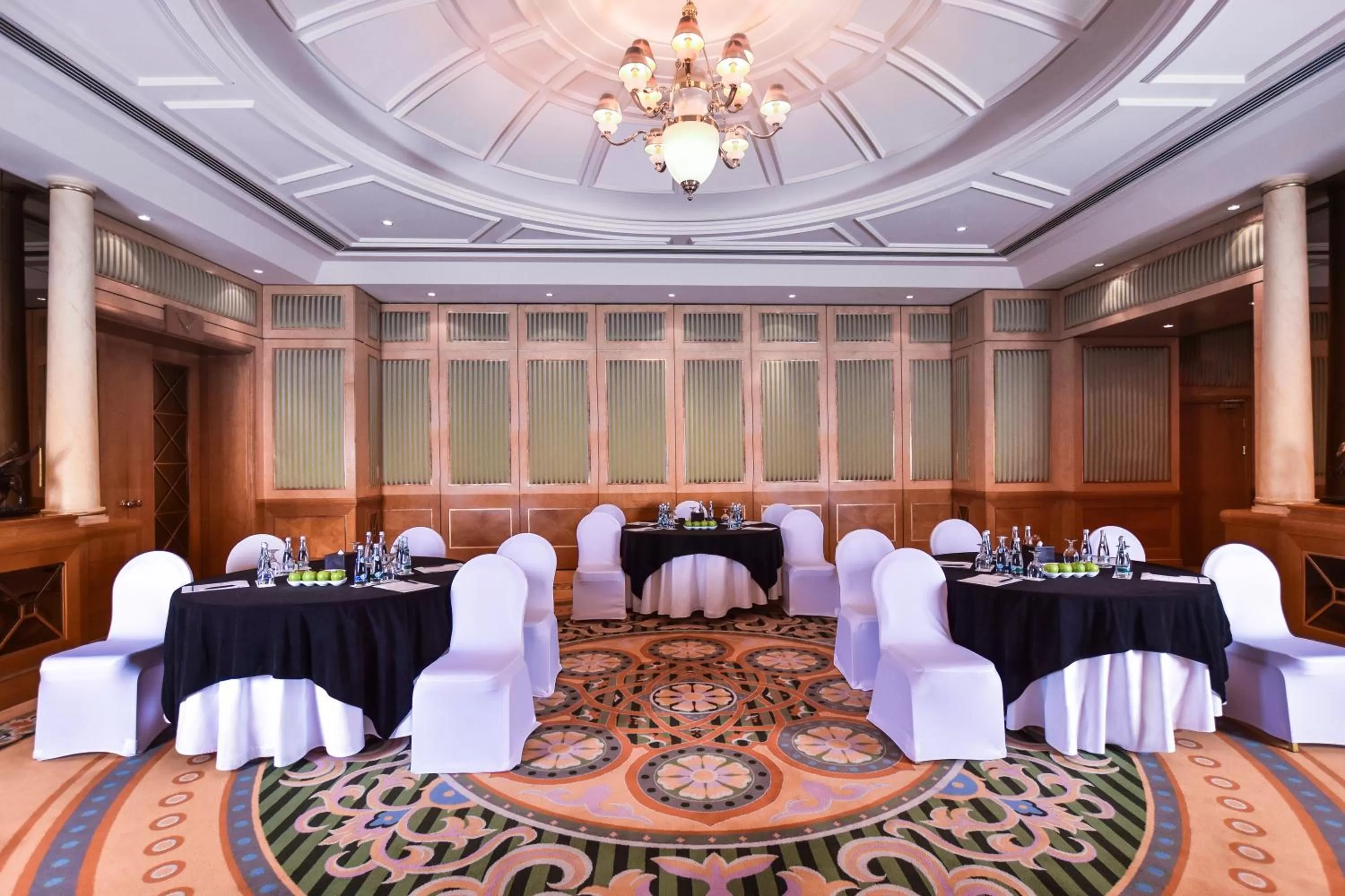 Business facilities in Al Ain Rotana