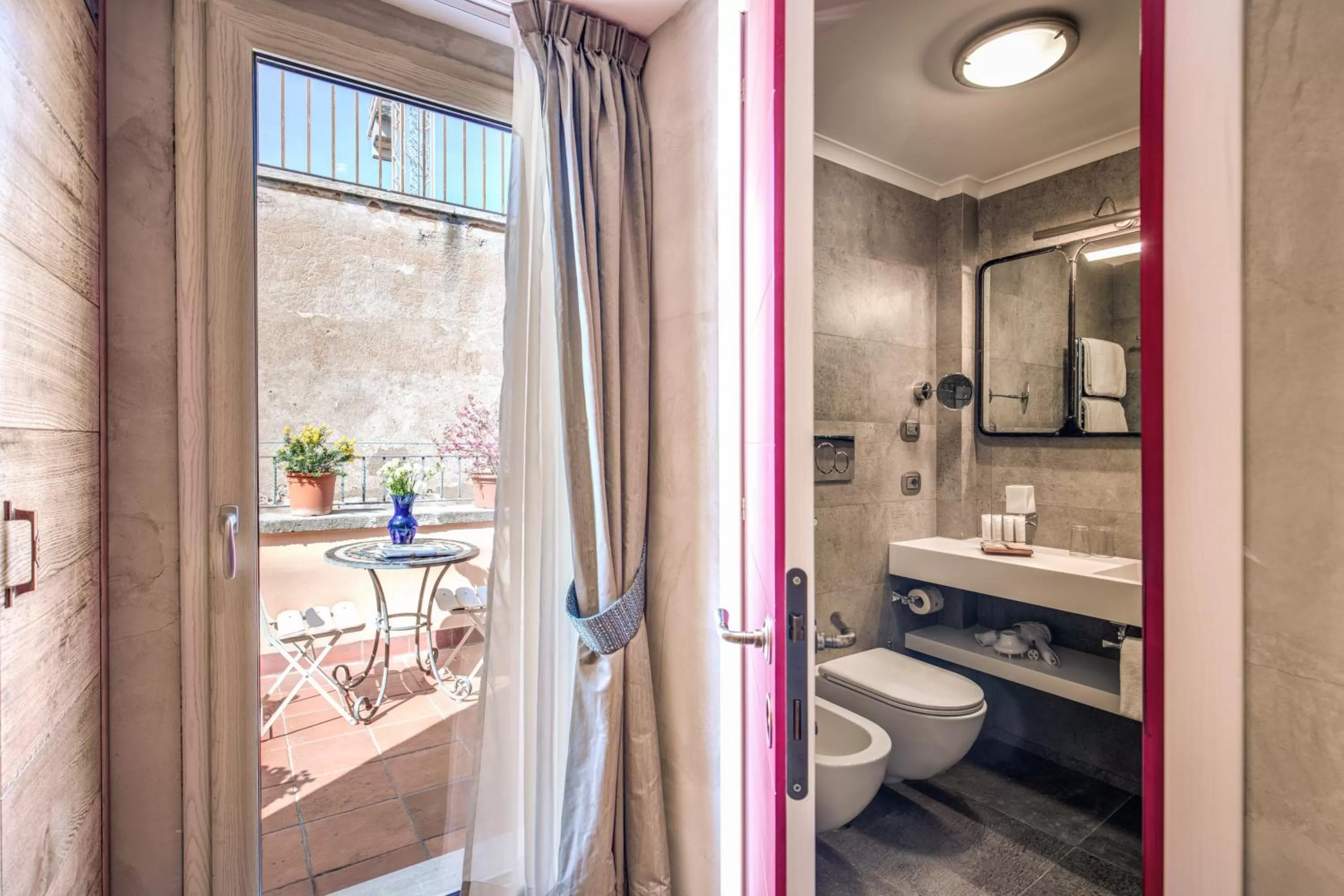 Photo of the whole room in Parlamento Boutique Hotel