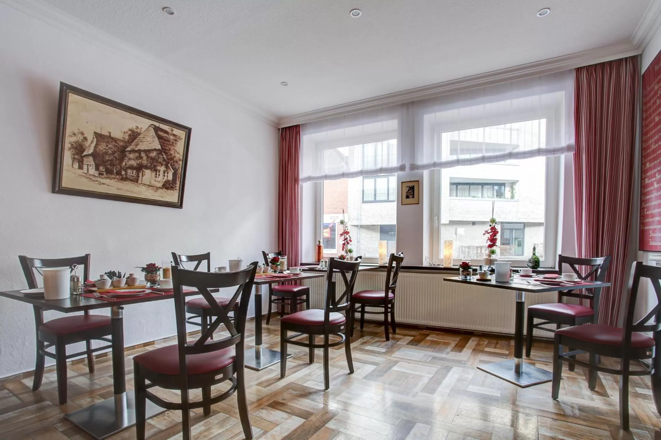 Restaurant/places to eat in Hotel Consul