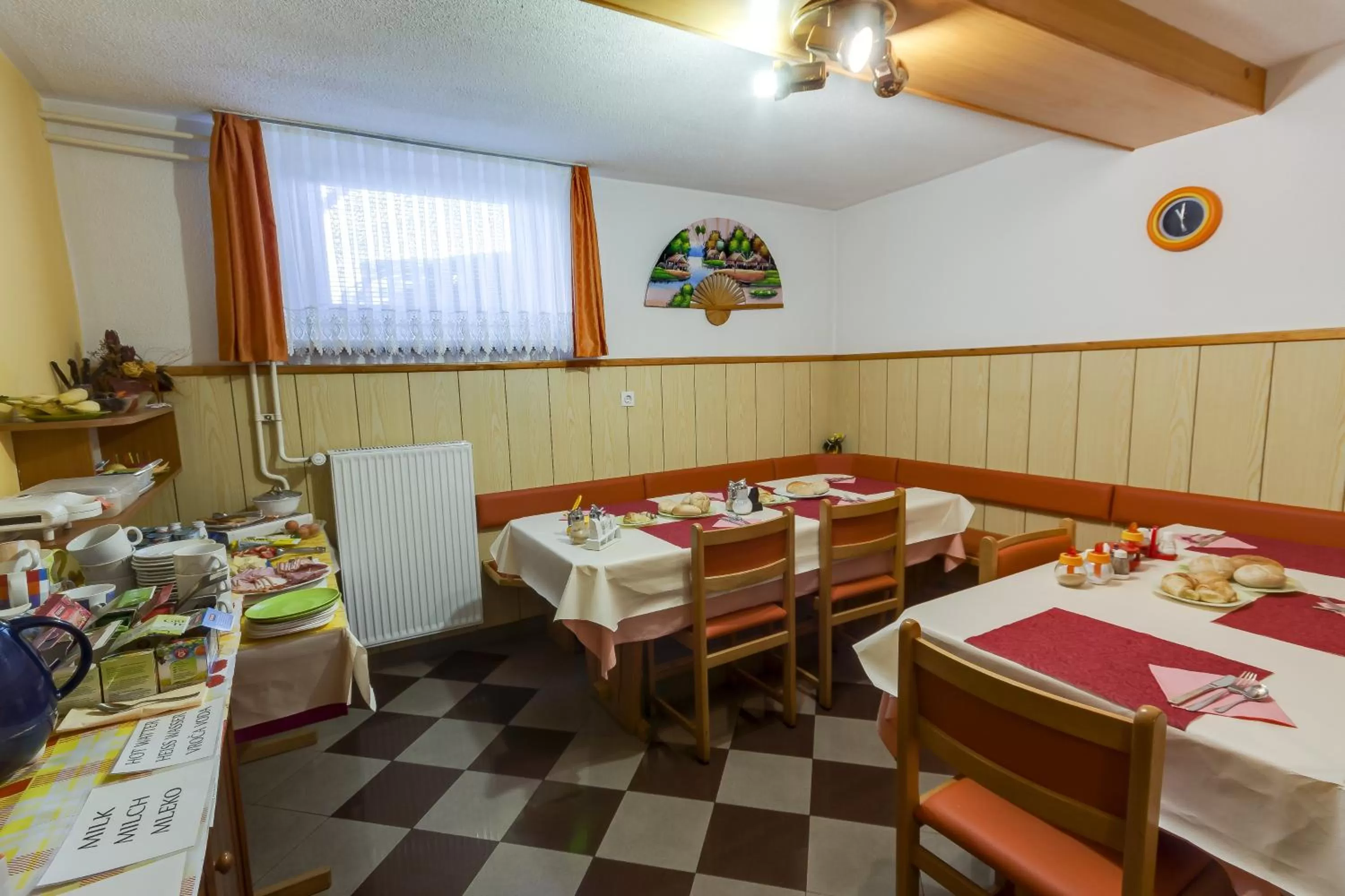 Restaurant/places to eat in Rooms & Apartments Jana