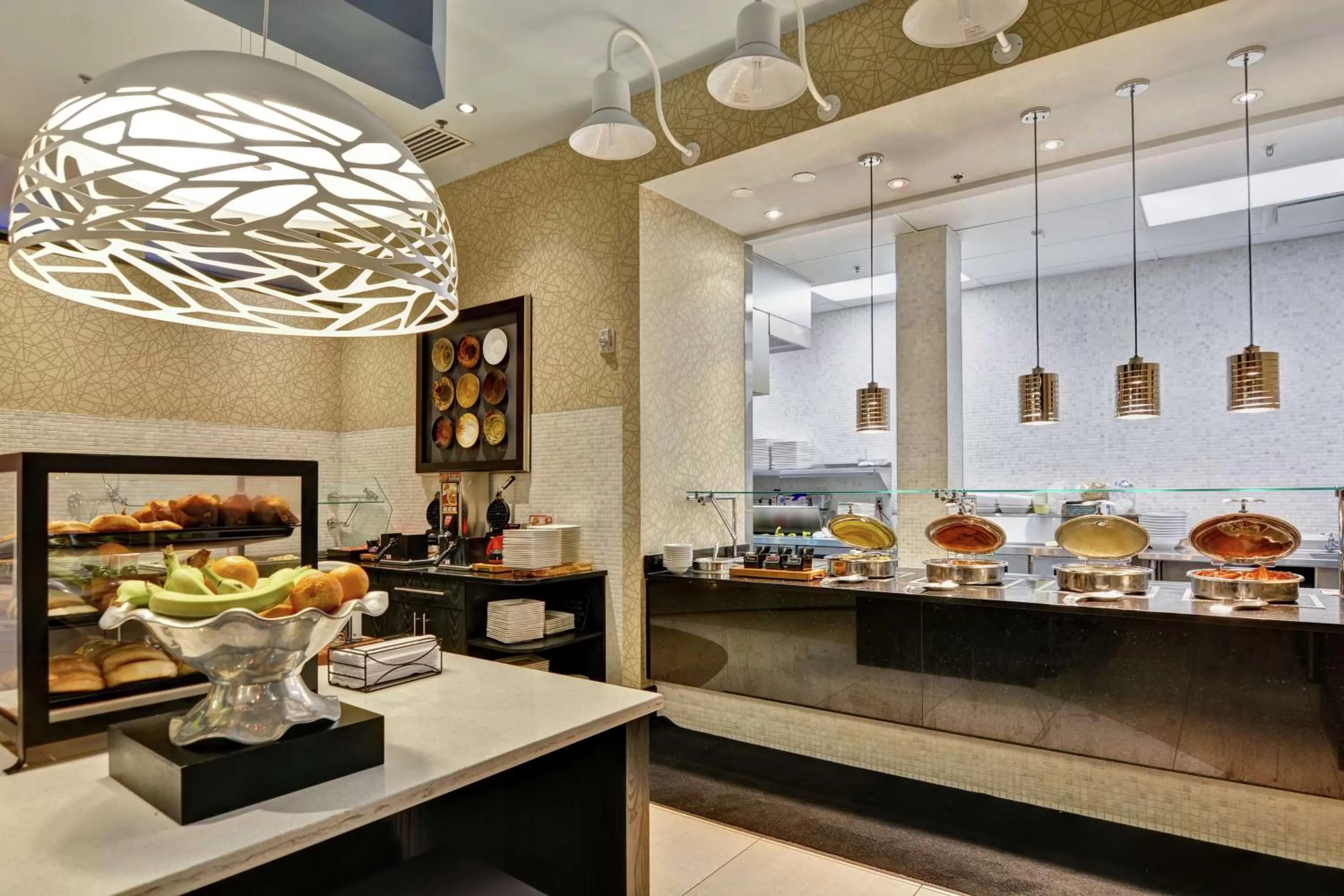 Dining area in Hilton Garden Inn Raleigh/Crabtree Valley