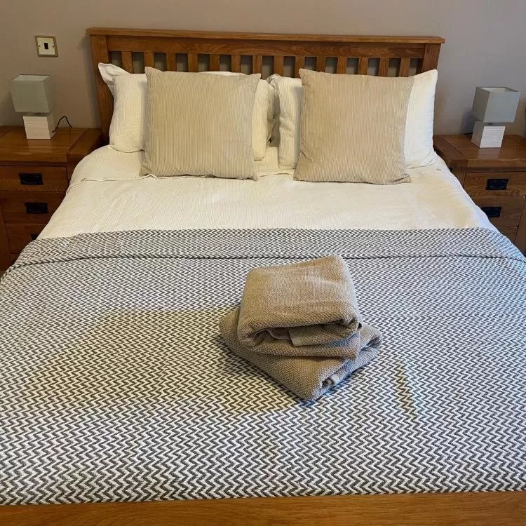 Bed in The Cottage Inn