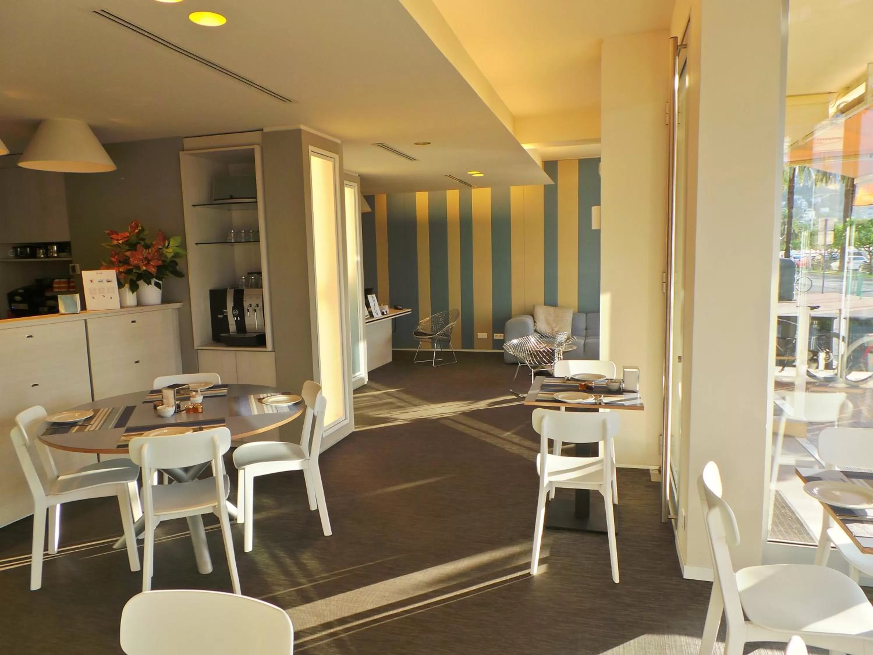 Restaurant/places to eat in Hotel Palm Garavan