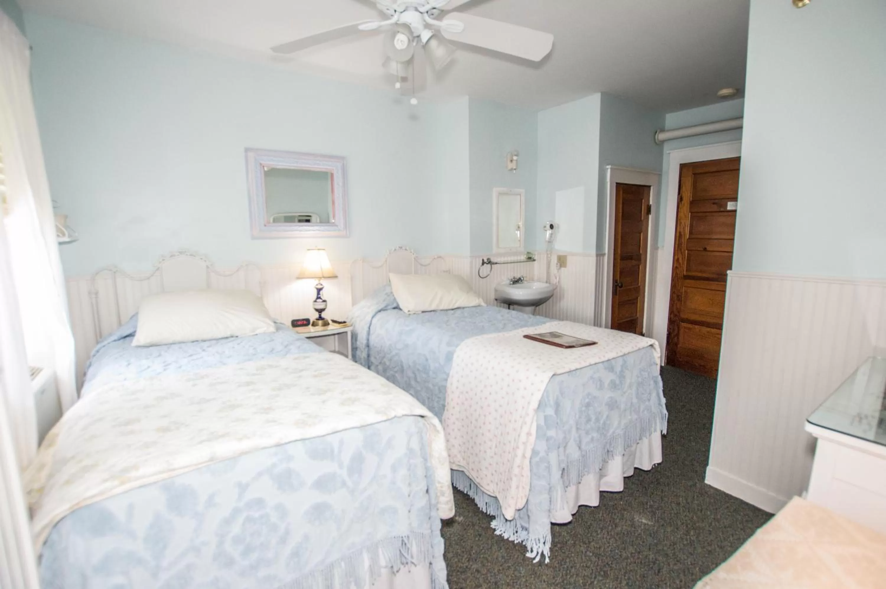 Bed in Terrace Inn and 1911 Restaurant