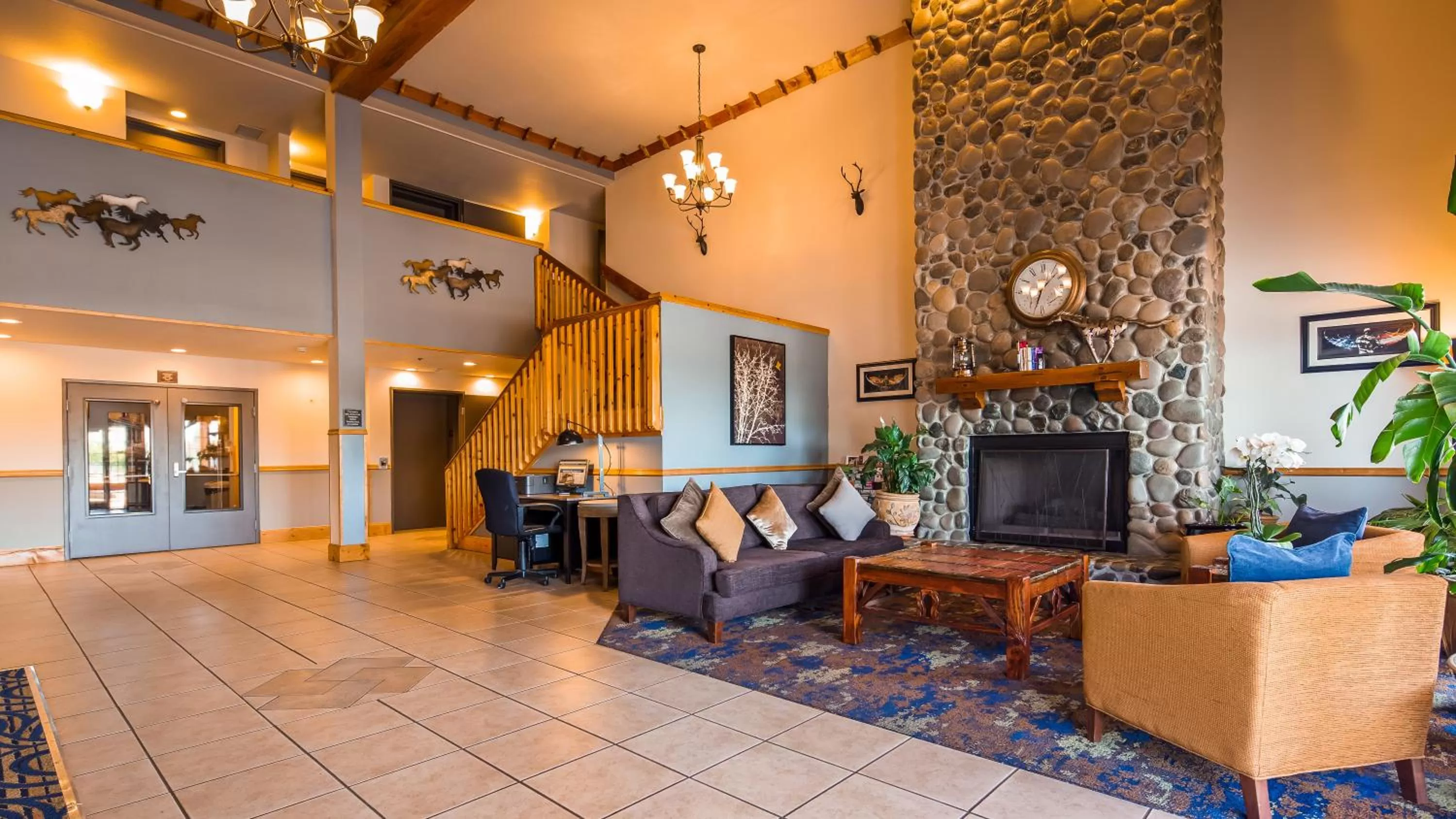 Lobby or reception in Best Western Woodburn Inn