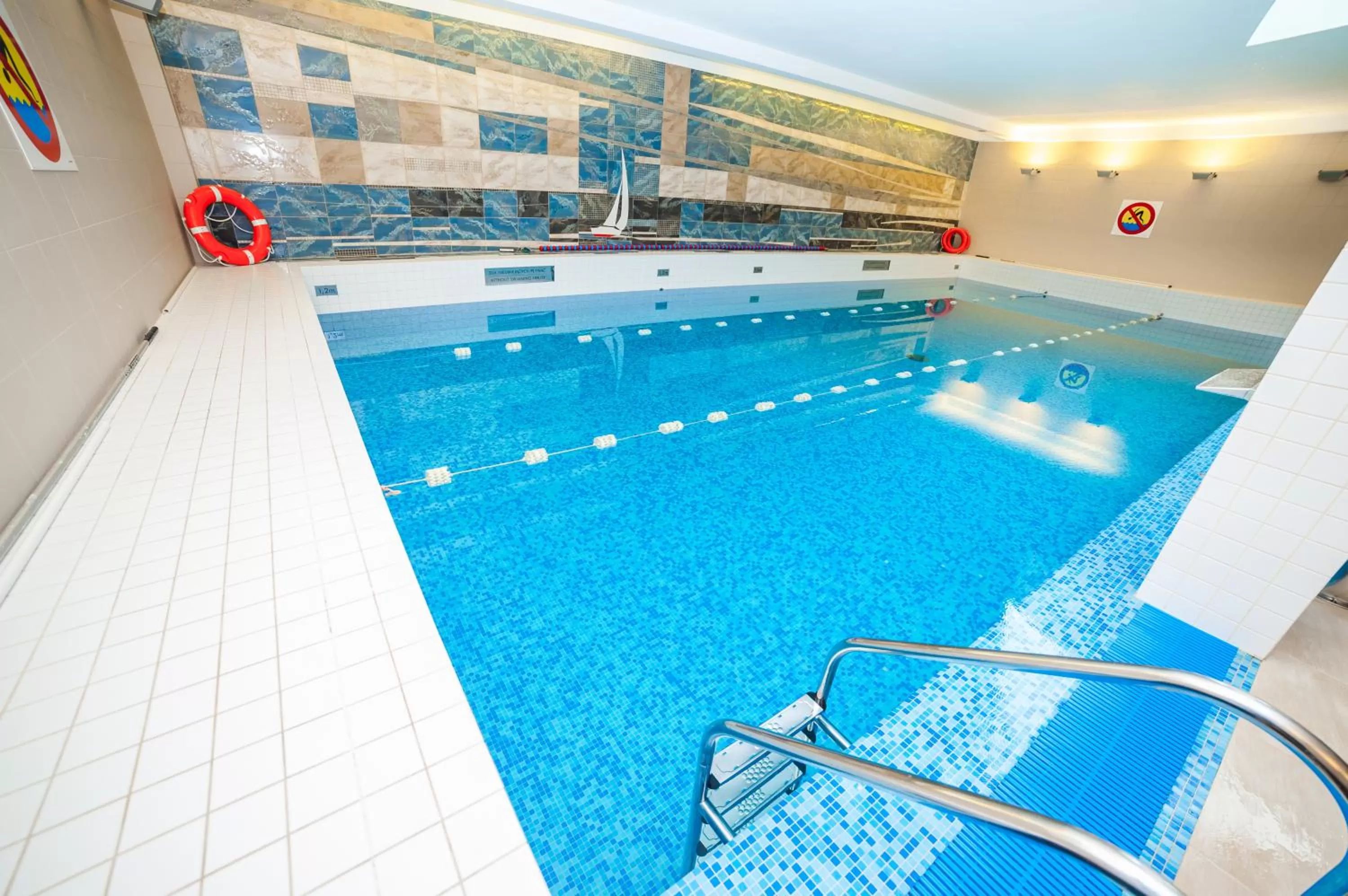 Swimming pool in Premier Kraków Hotel