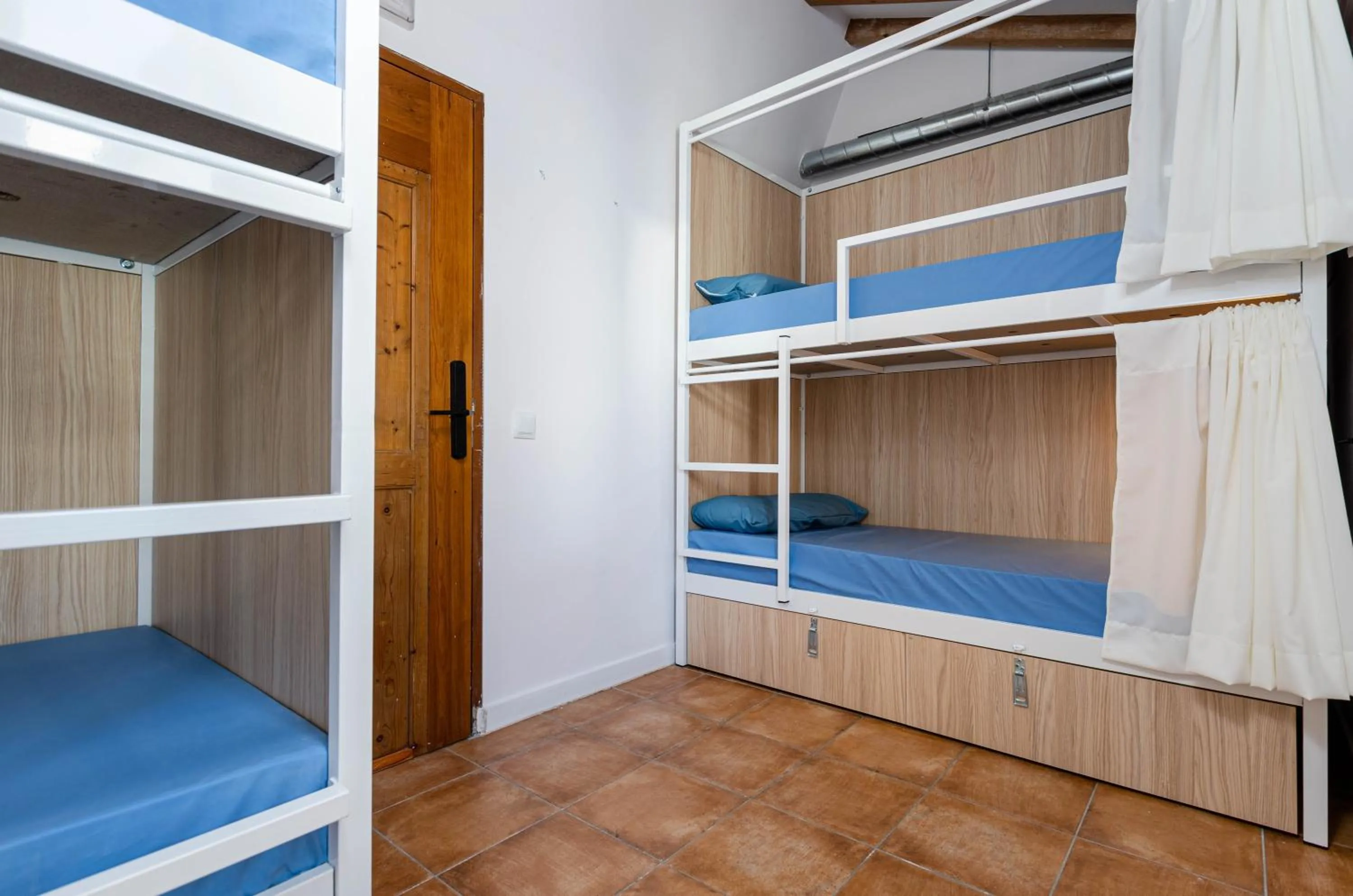 Bedroom, Bed in Urban Hostel Palma - Albergue Juvenil - Youth Hostel