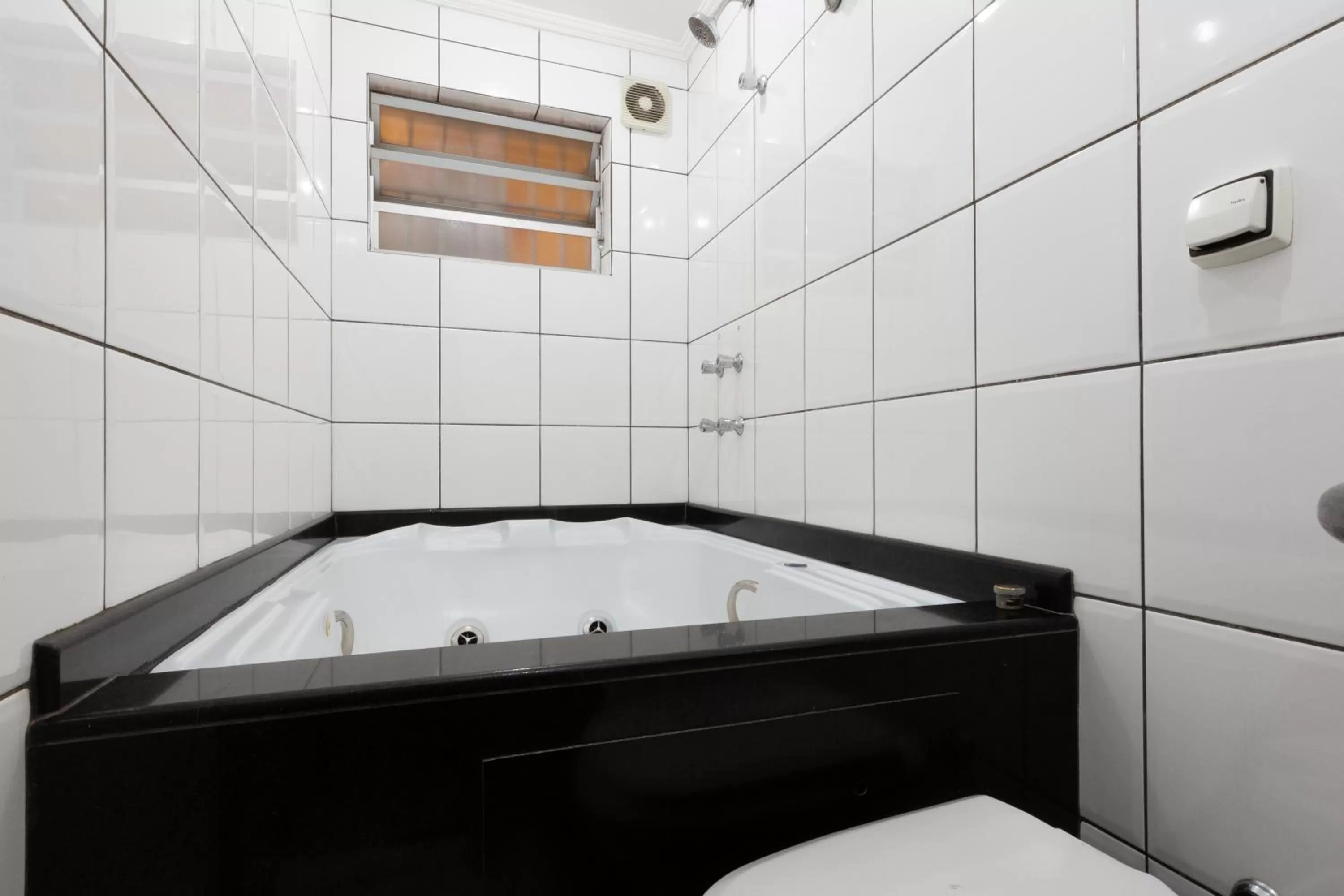 Bathroom, Bed in Hotel Anália Franco