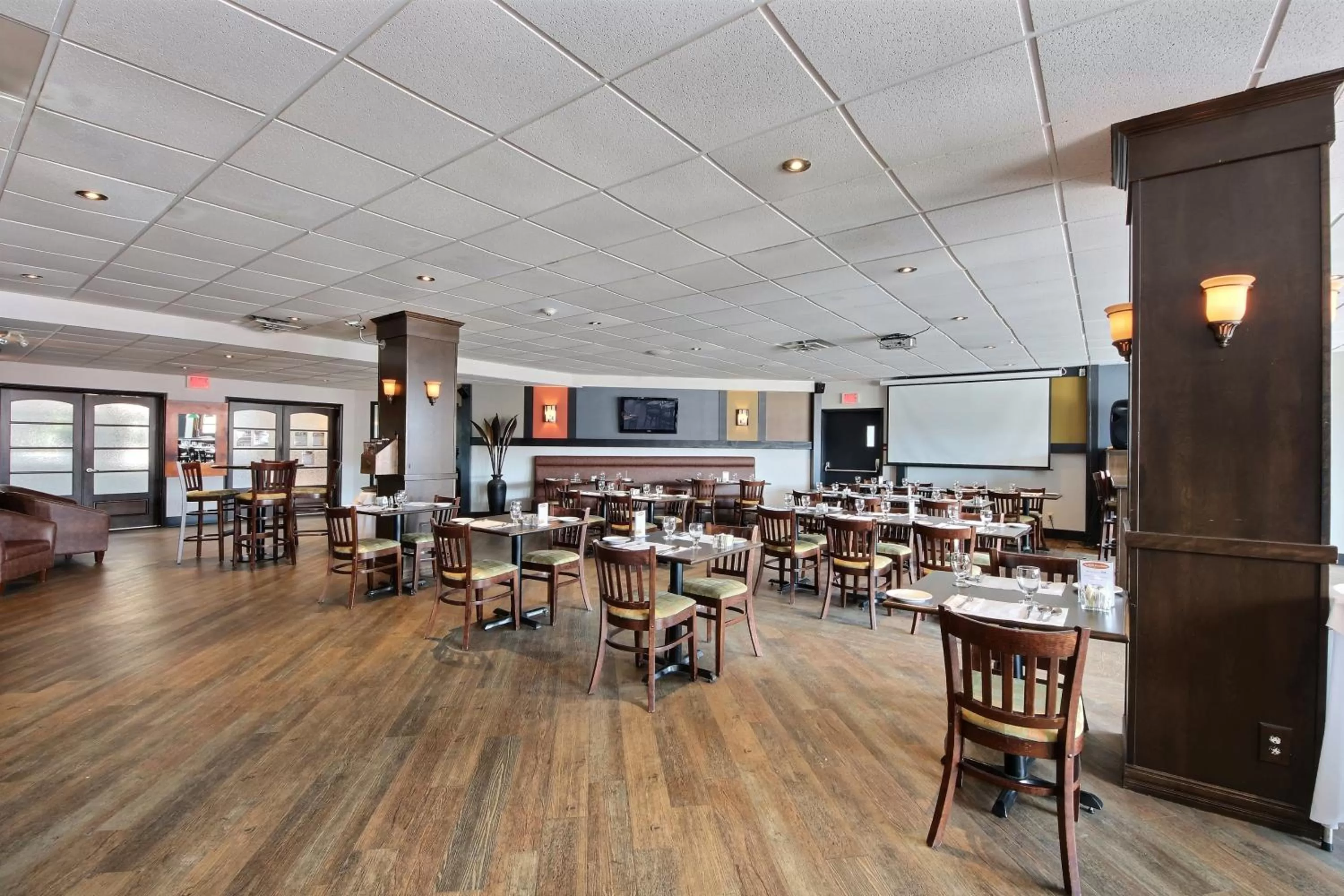 Restaurant/places to eat in Chateau Roberval