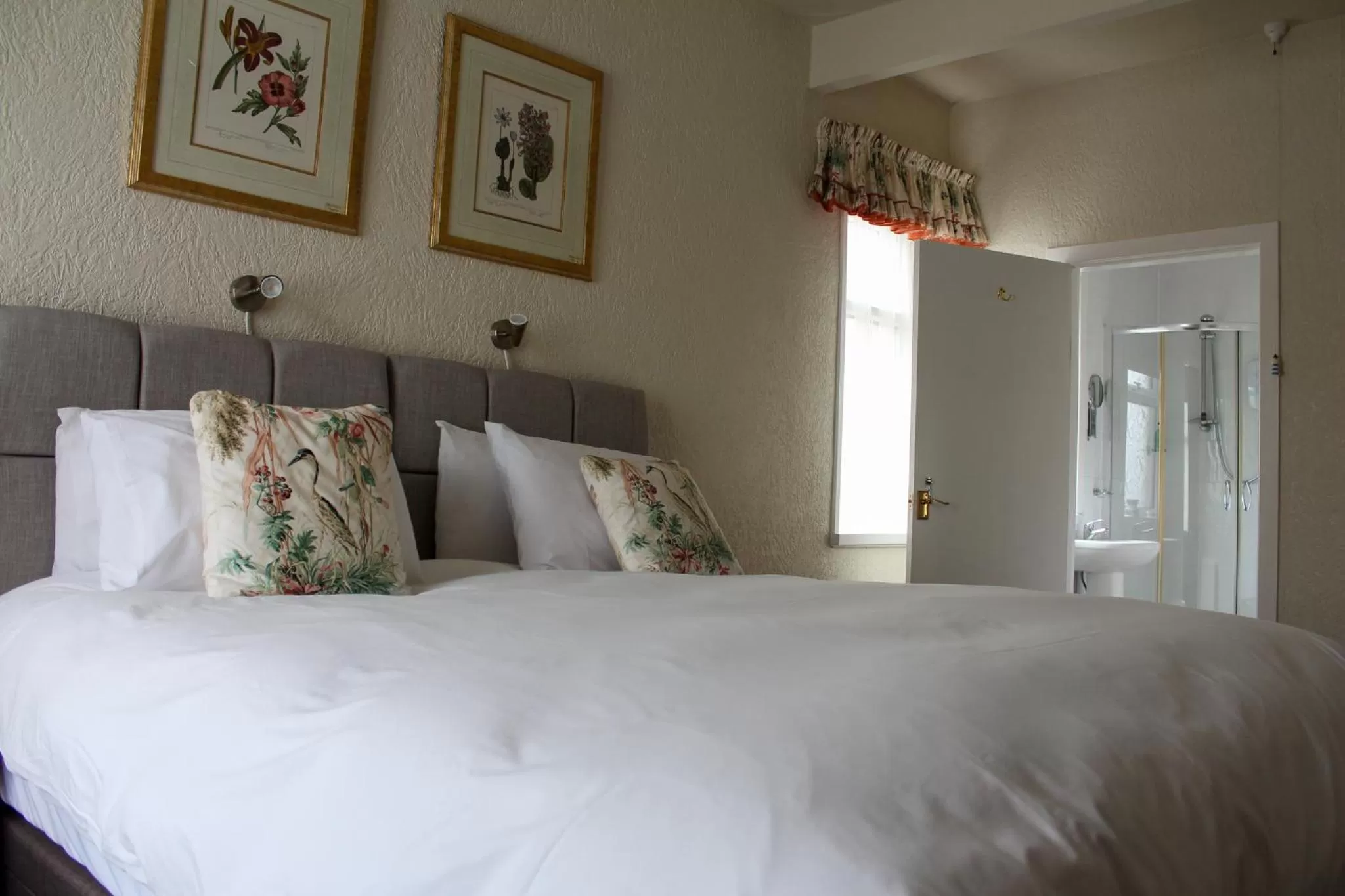 Bedroom, Bed in The Gaydon