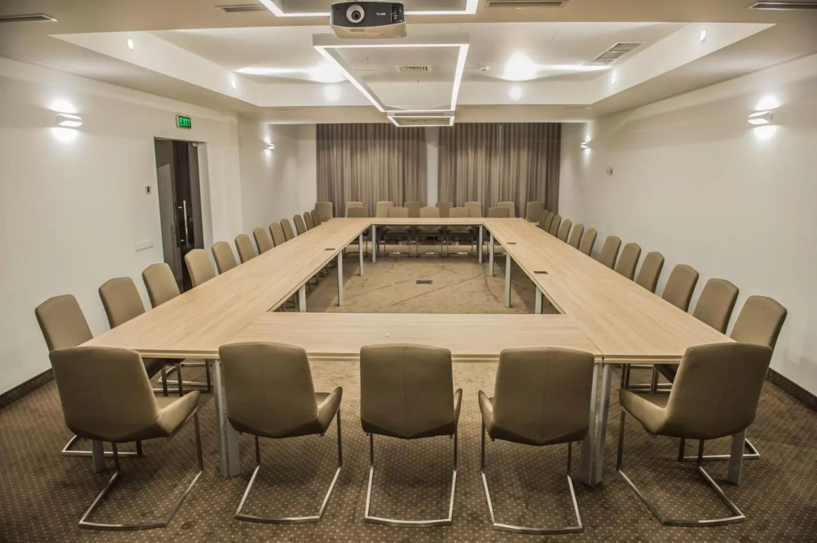 Business facilities in Bernardazzi Grand Hotel