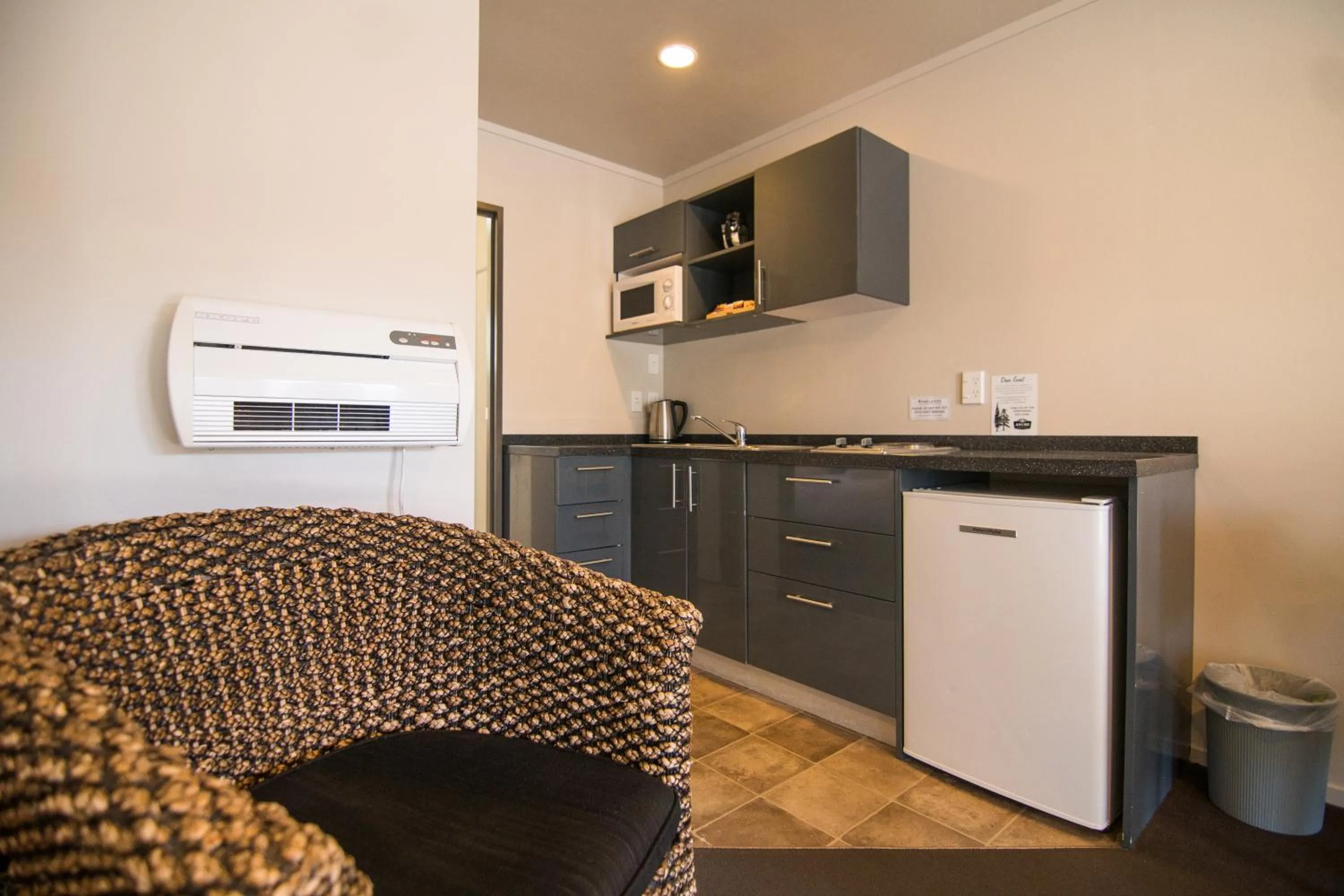 Kitchen or kitchenette in Parklands Motorlodge & Holiday Park